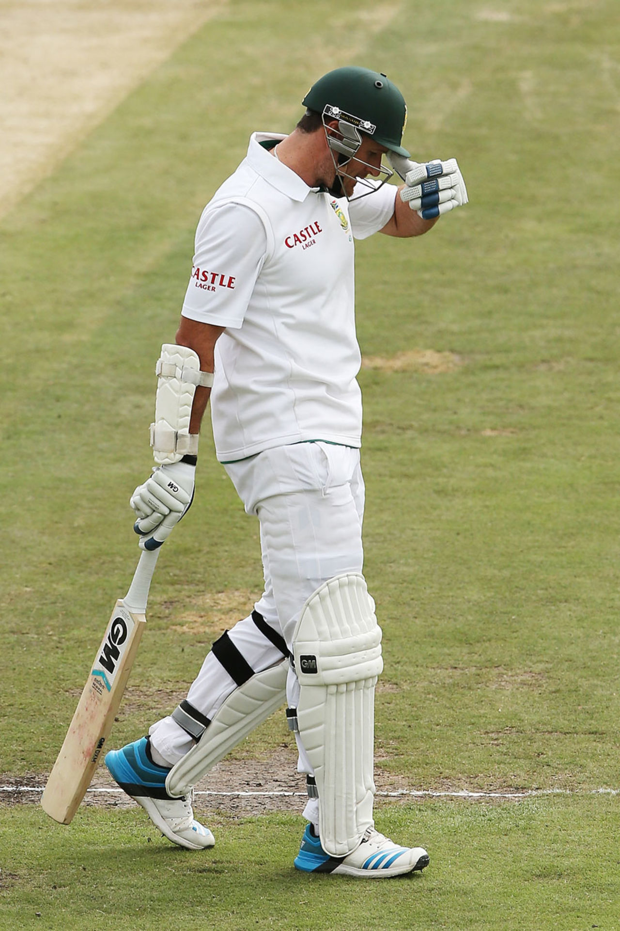 Graeme Smith walks back for 5, South Africa v Australia, 3rd Test, Cape Town, 3rd day, March 3, 2014