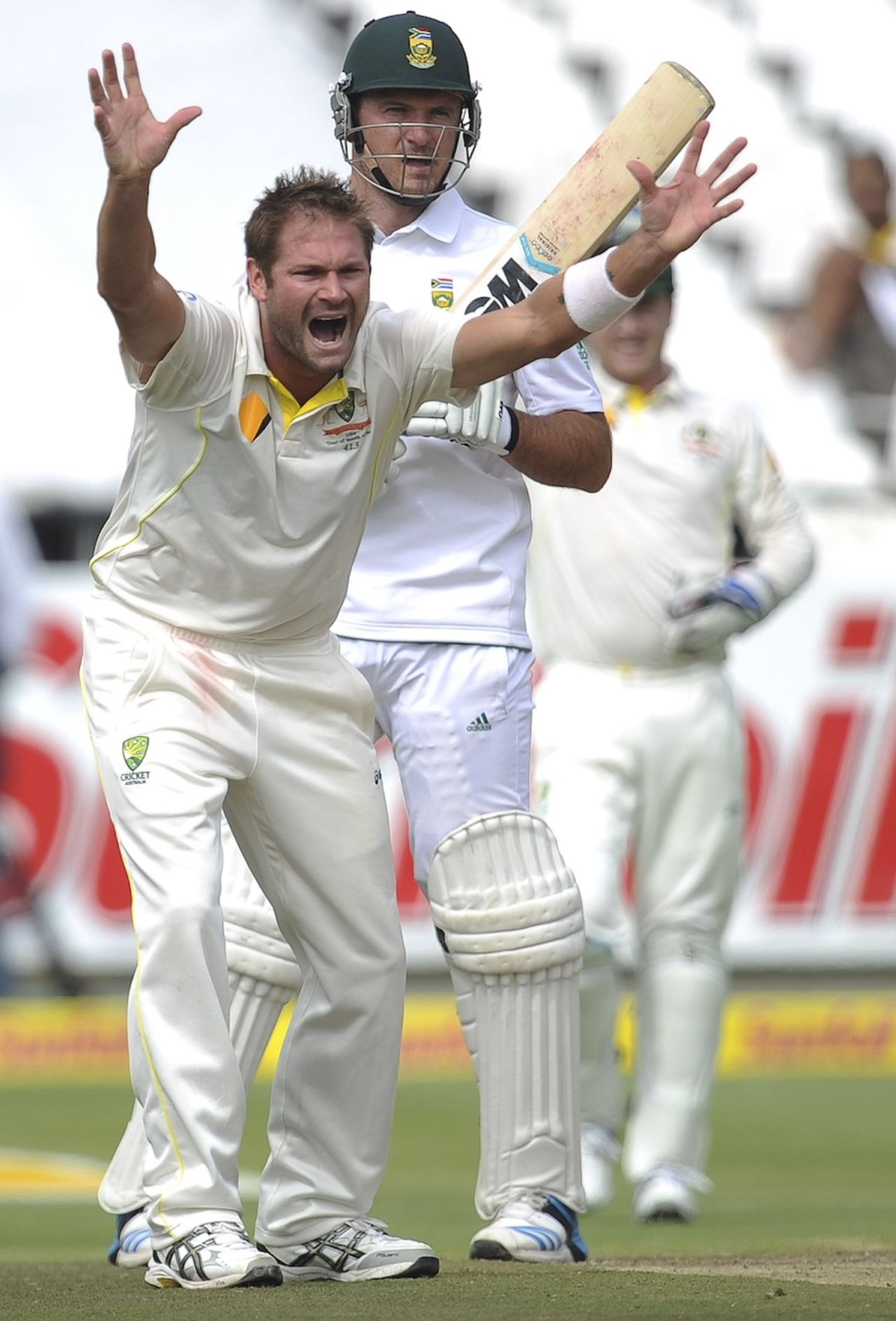 Ryan Harris appeals for the wicket of Graeme Smith, South Africa v Australia, 3rd Test, Cape Town, 3rd day, March 3, 2014