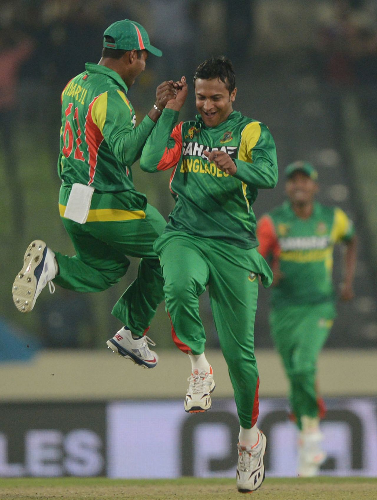 Shakib Al Hasan is congratulated after picking up the wicket of Misbah-ul-Haq, Bangladesh v Pakistan, Asia Cup, Mirpur, March 4, 2014