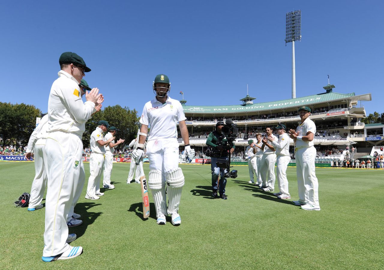 Graeme Smith walks out to bat one last time, South Africa v Australia, 3rd Test, Cape Town, 4th day, March 4, 2014