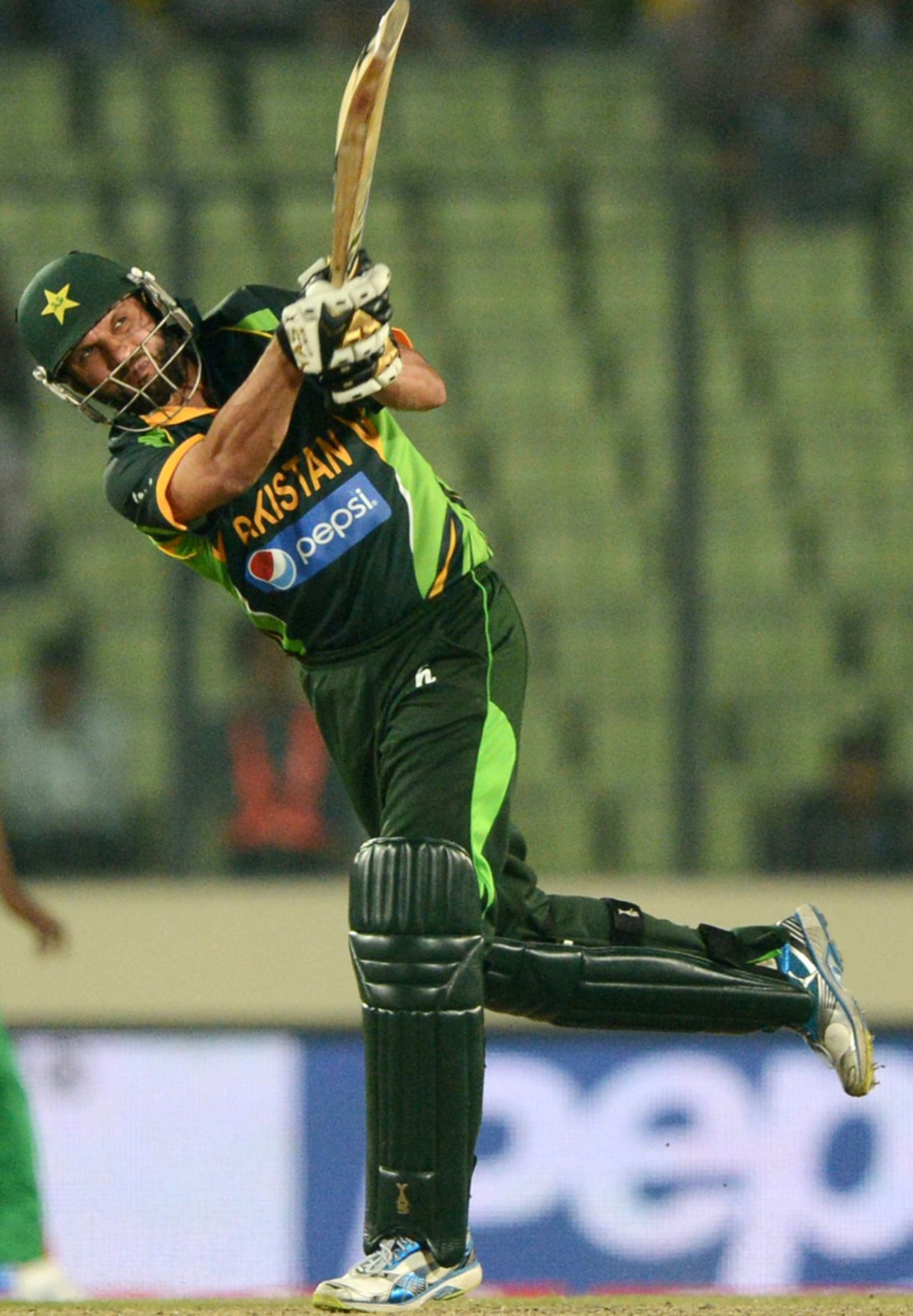 Shahid Afridi goes over the top, Bangladesh v Pakistan, Asia Cup, Mirpur, March 4, 2014