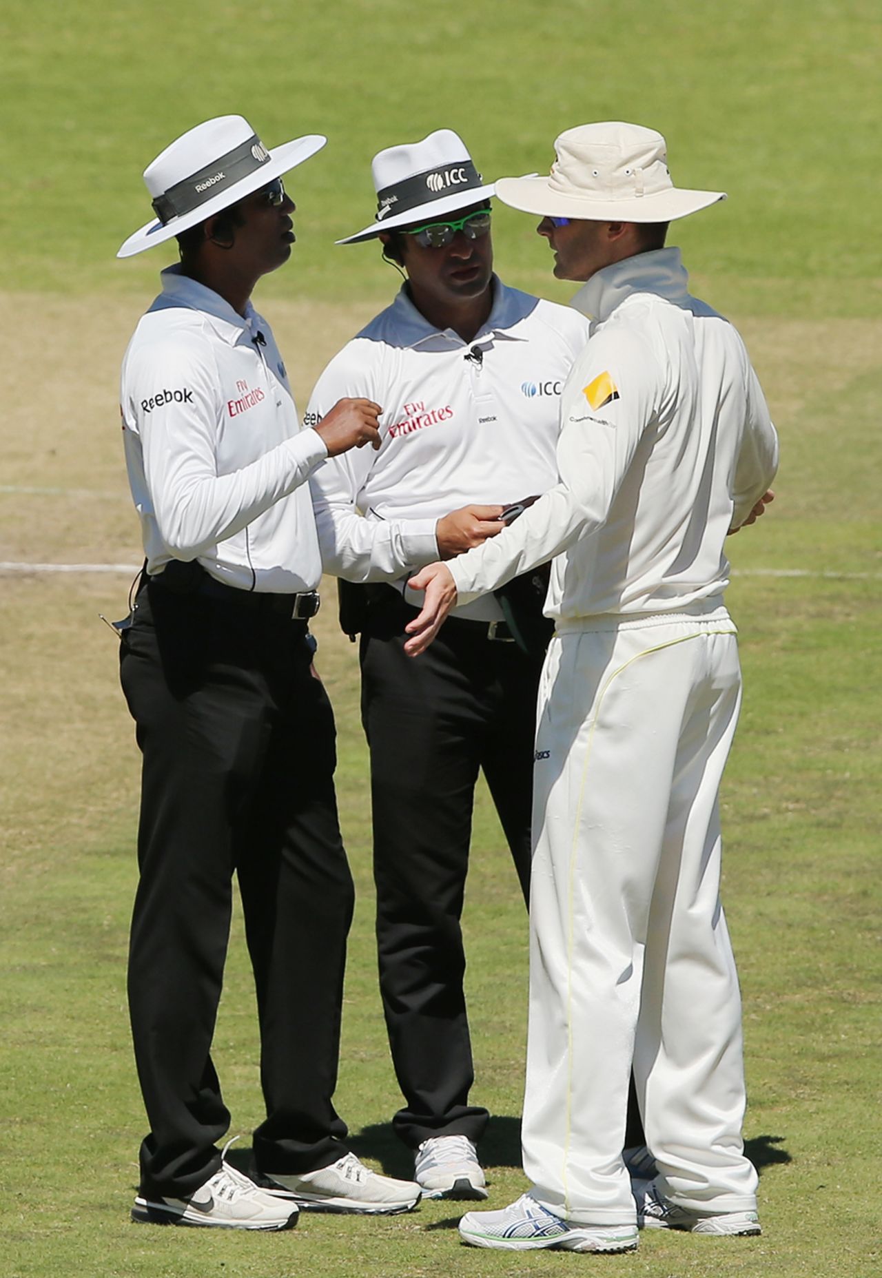The umpires have a word with Michael Clarke about the state of the ball, South Africa v Australia, 3rd Test, Cape Town, 5th day, March 5, 2014