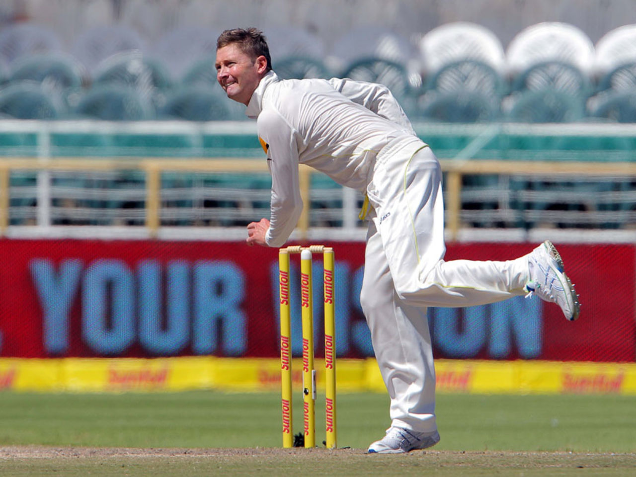 Michael Clarke has a bowl, South Africa v Australia, 3rd Test, Cape Town, 5th day, March 5, 2014