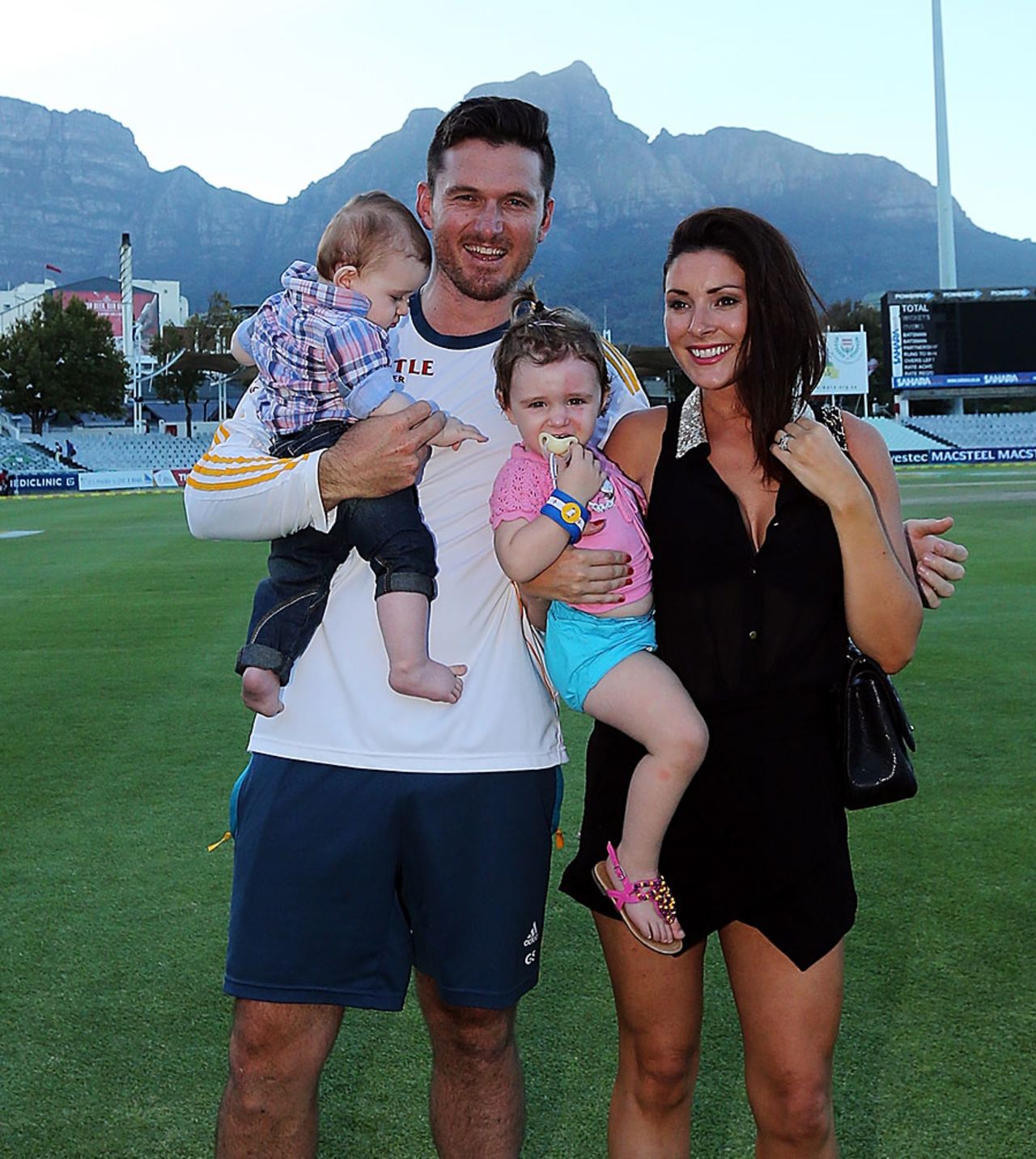 Graeme Smith with his wife and children, South Africa v Australia, 3rd Test, Cape Town, 5th day, March 5, 2014