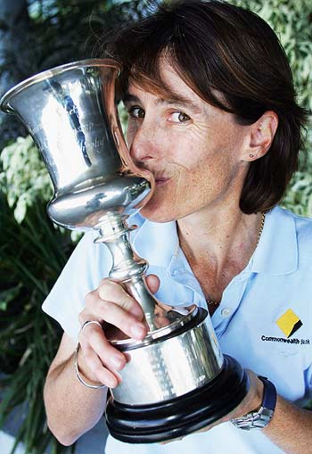 Belinda Clark kisses the World Cup, Perth, April 13, 2005