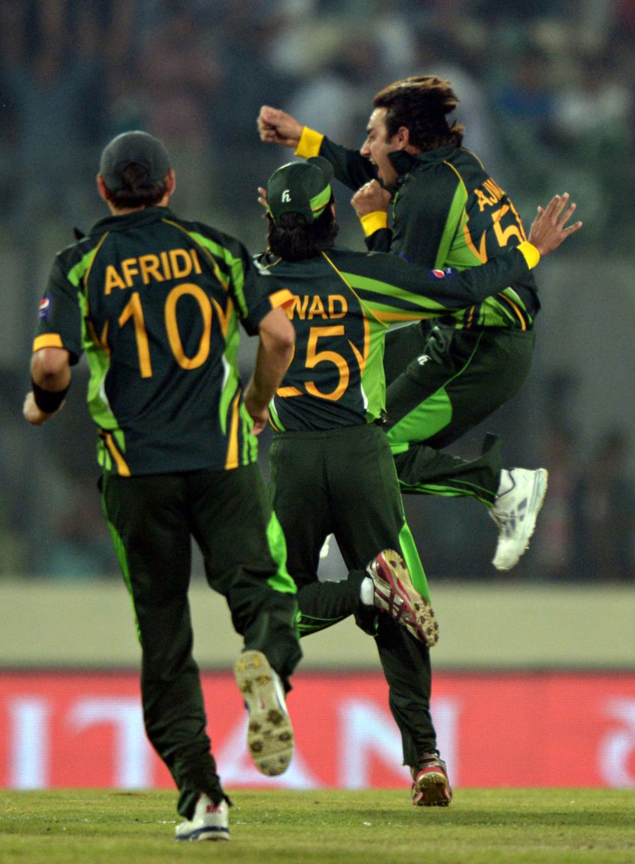 Saeed Ajmal is congratulated after dismissing Kumar Sangakkara, Pakistan v Sri Lanka, Asia Cup final, Mirpur, March 8, 2014