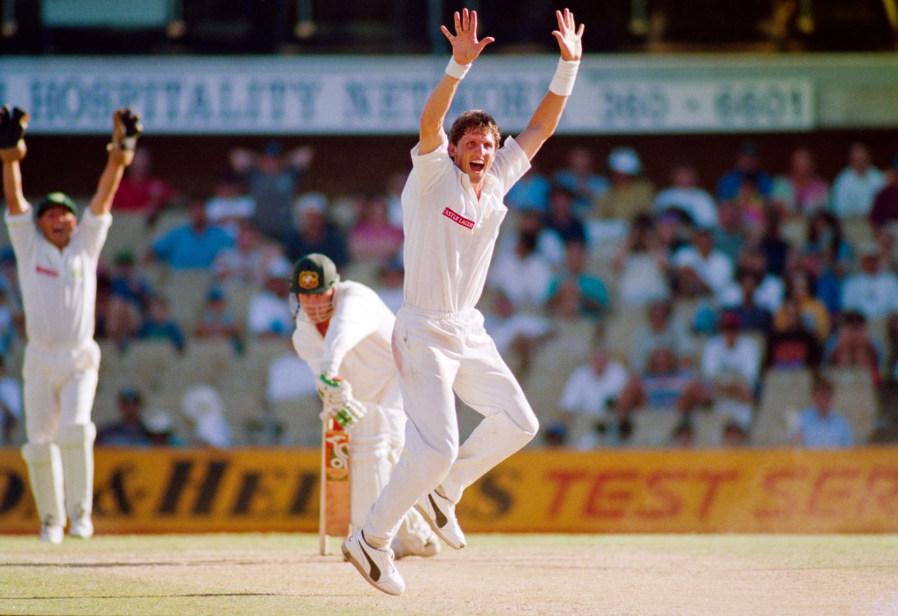 Fanie de Villiers appeals for the wicket of Tim May, Australia v South Africa, 2nd Test, 4th day, Sydney, January 5, 1994
