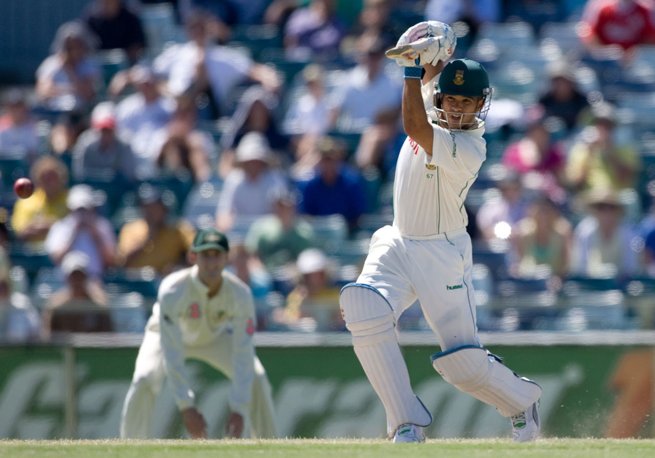 JP Duminy drives on his way to a half-century, Australia v South Africa, 1st Test, Perth, 5th day, December 21, 2008