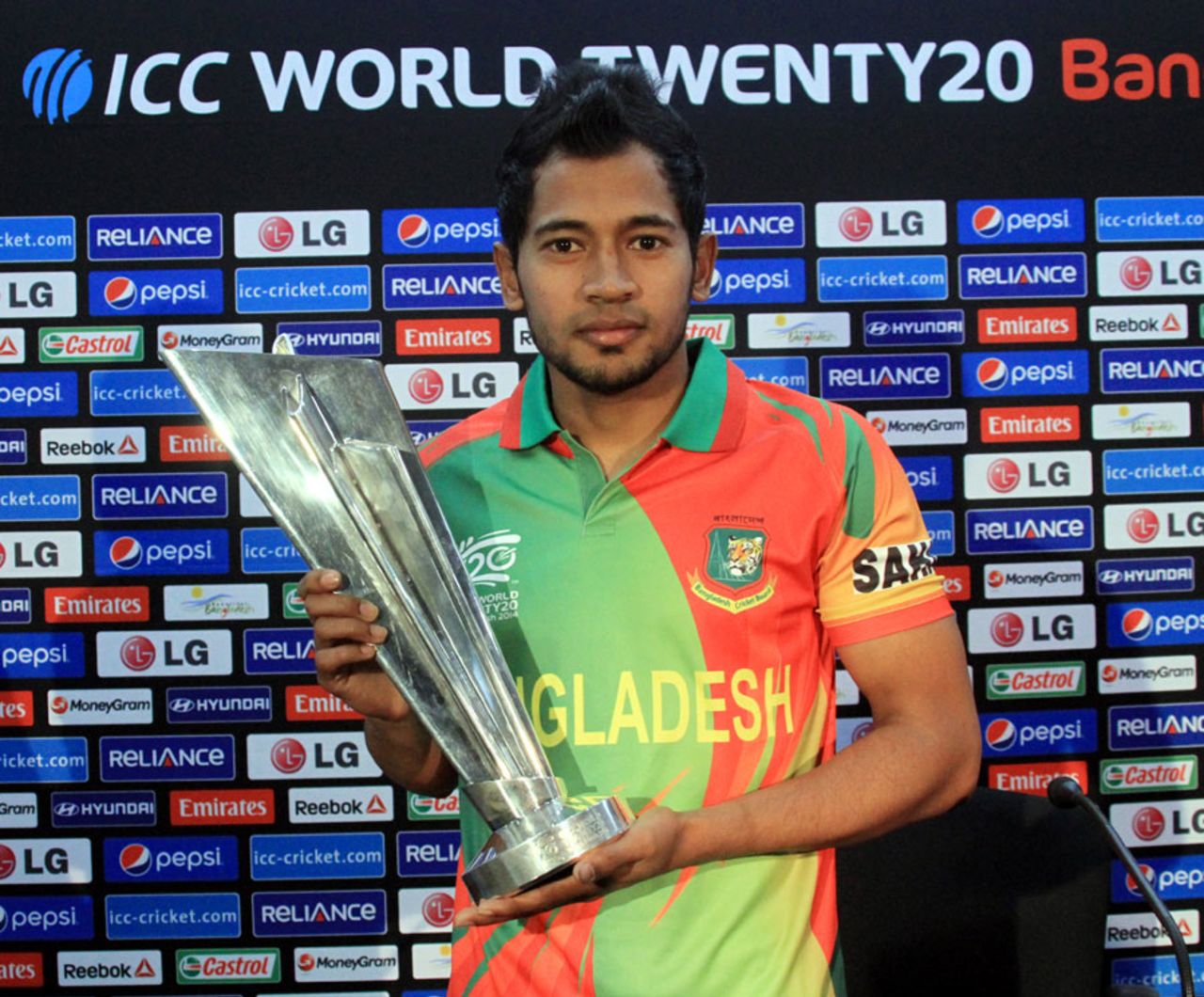 Mushfiqur Rahim with the World T20 trophy, Dhaka, March 9, 2014