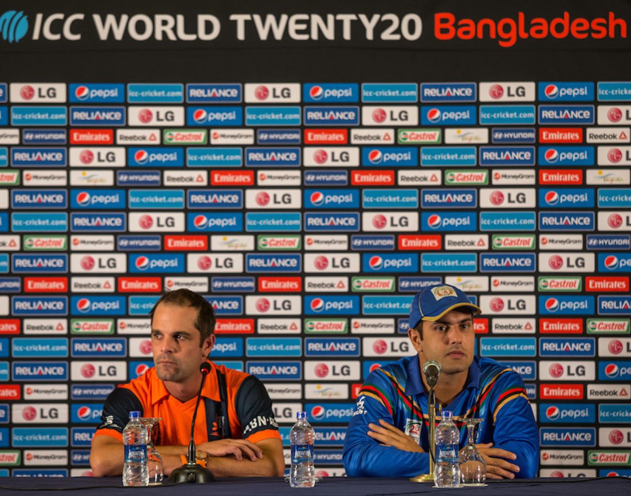 Peter Borren and Mohammad Nabi address the media, Chittagong, March 10, 2014