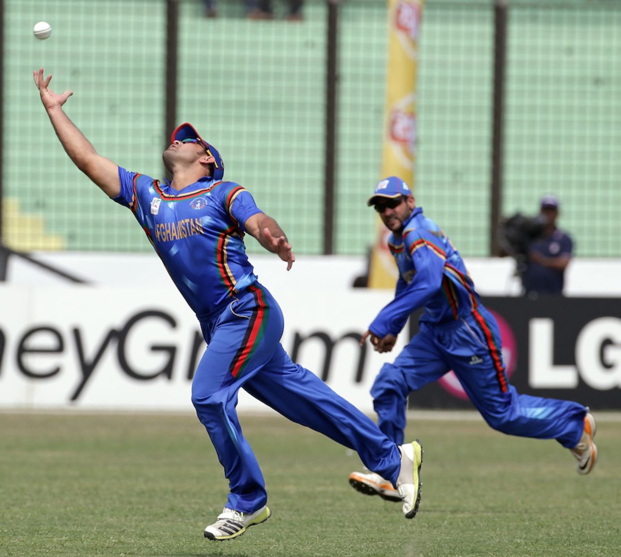 Samiullah Shenwari attempts a catch, Afghanistan v Zimbabwe, World T20 warm-up, Chittagong, March 14, 2014