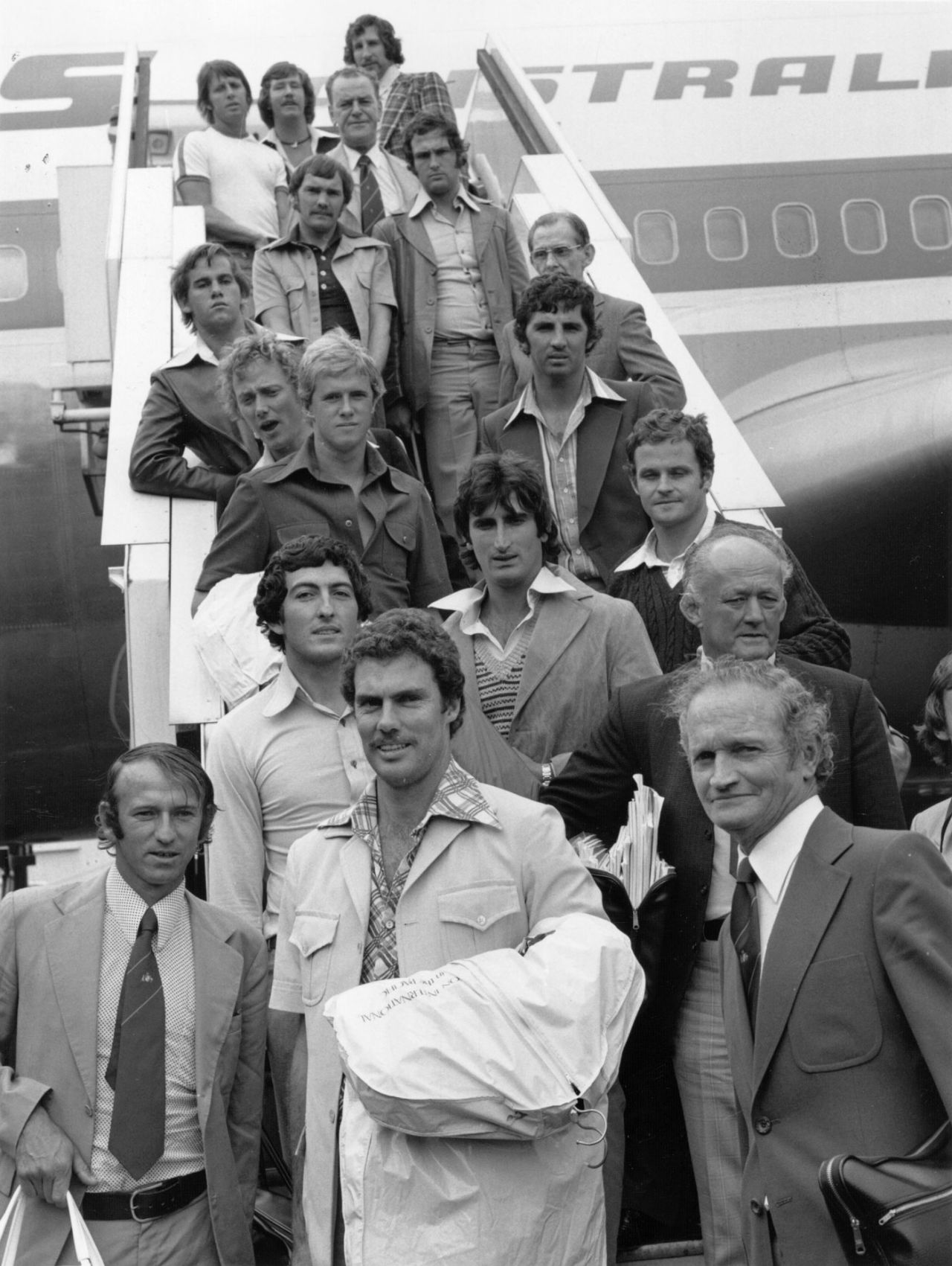 The Australian squad led by Greg Chappell arrives in London, April 22, 1977