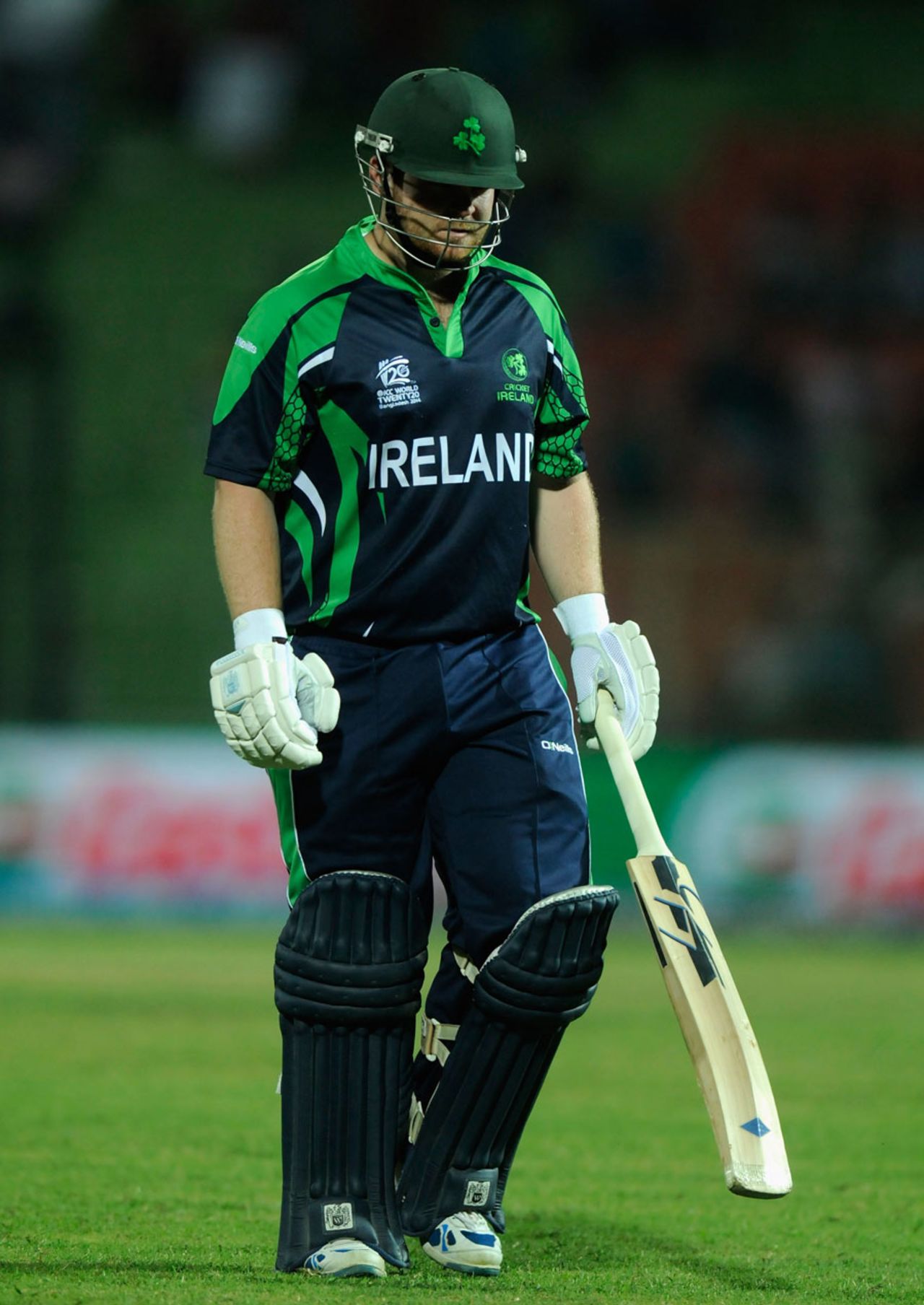 Paul Stirling retires hurt after being hit on the elbow, Ireland v United Arab Emirates, World Twenty20, Group B, Sylhet