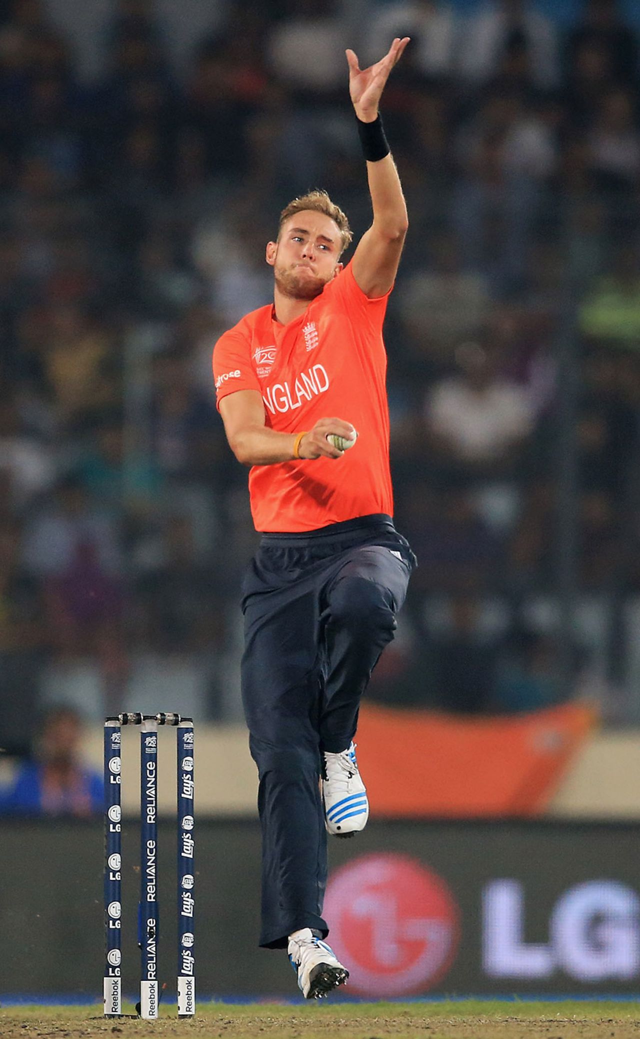 Stuart Broad tests out his troublesome knee, England v India, World Twenty20 warm-ups, Mirpur, March 19, 2014