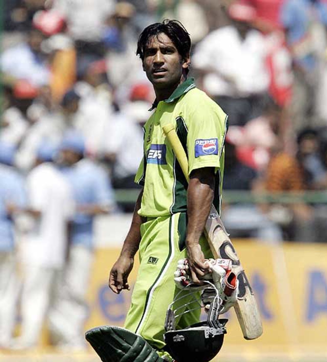 Yousuf Youhana once again proved his worth in the middle overs ..., 6th ODI, Delhi, April 17, 2005