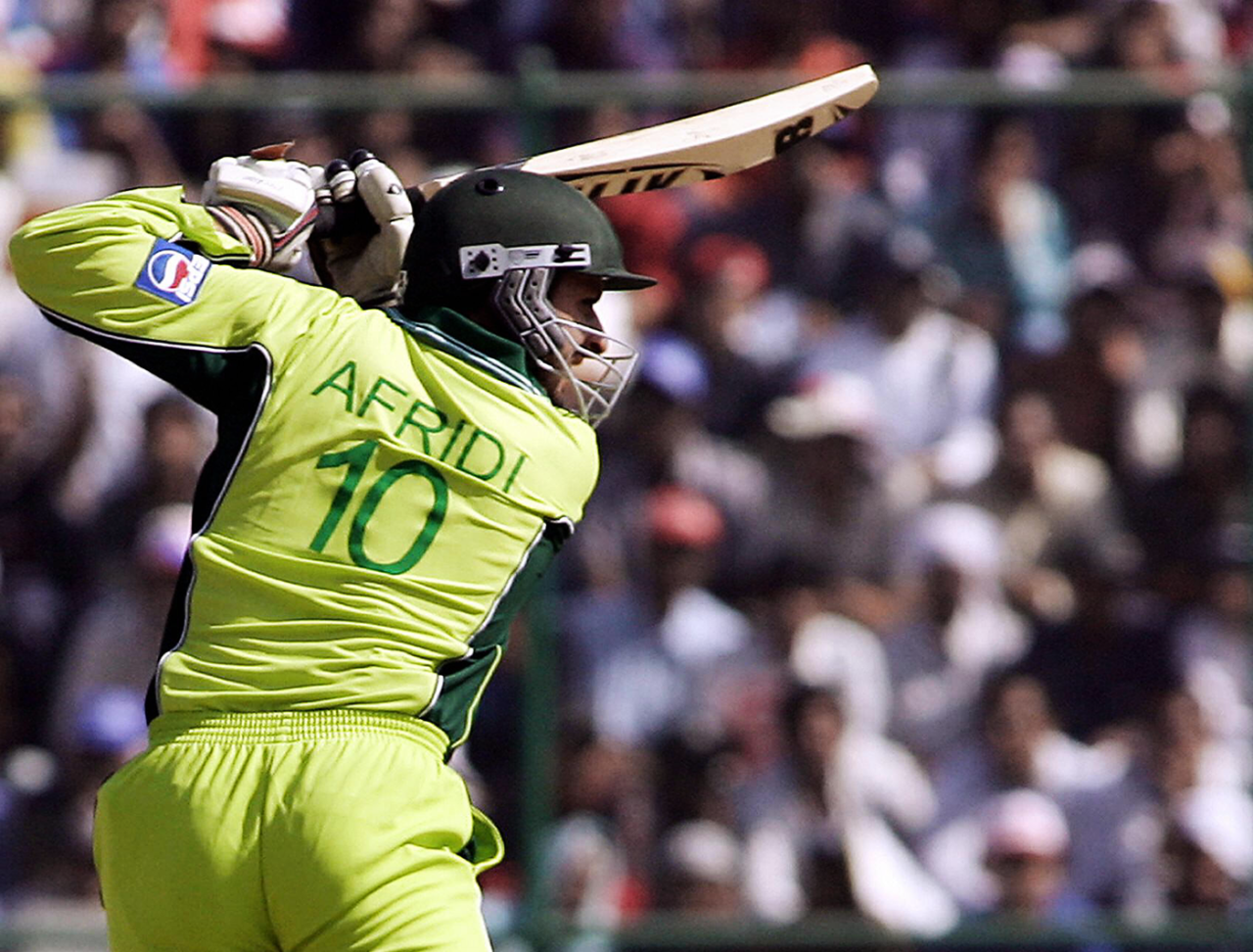 Shahid Afridi set the trend early in the innings, playing the way he knows best, 6th ODI, Delhi, April 17, 2005