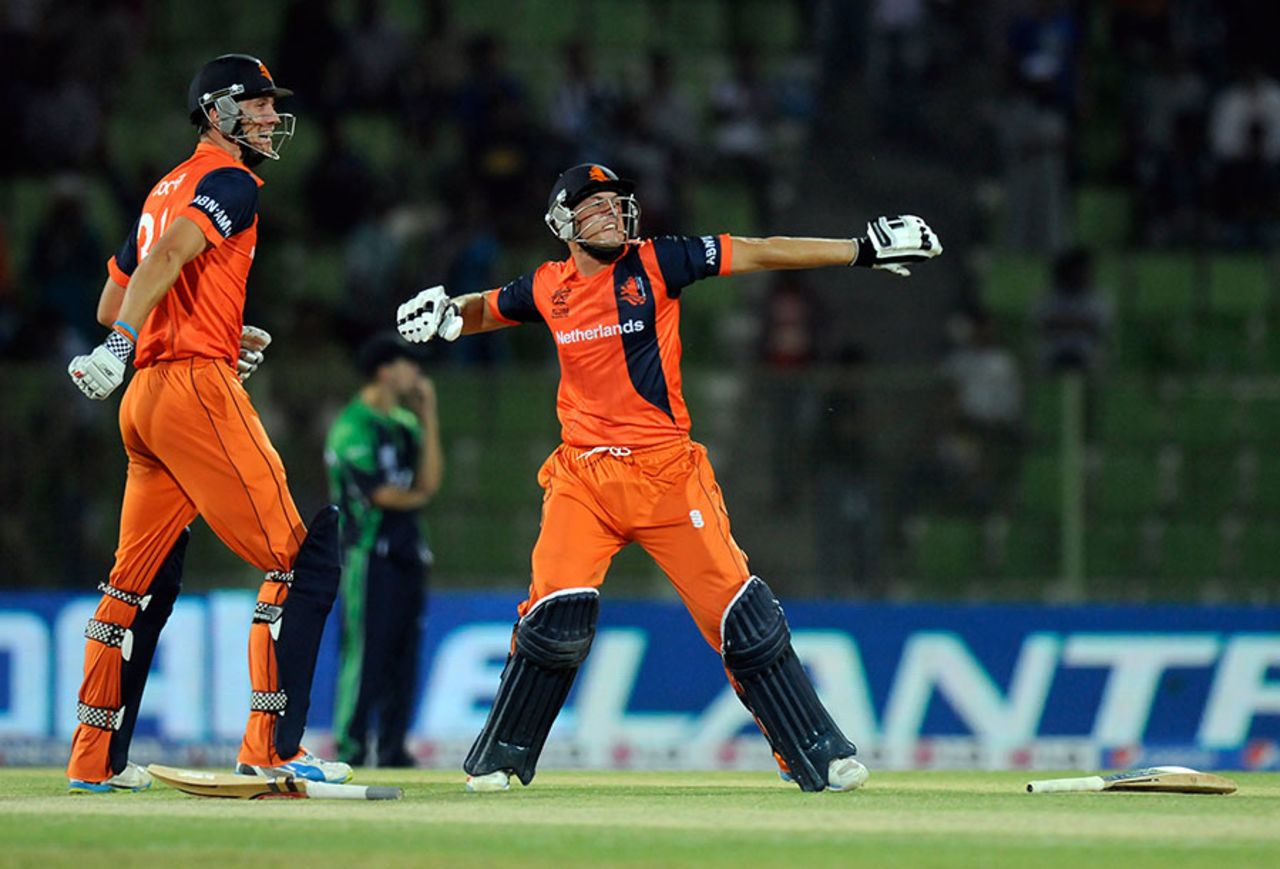 Ben Cooper and Wesley Barresi exult as Netherlands confirm their passage to the Super 10 stage, Ireland v Netherlands, World T20, First Round Group B, Sylhet