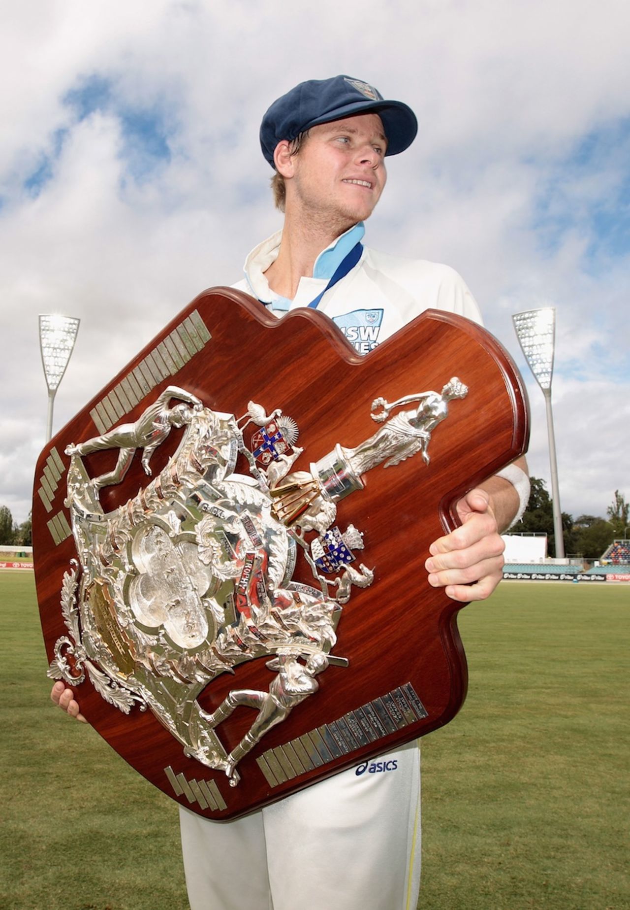 Steven Smith holds the spoils, New South Wales v Western Australia, Sheffield Shield final, day 5, Canberra, March 25, 2014 