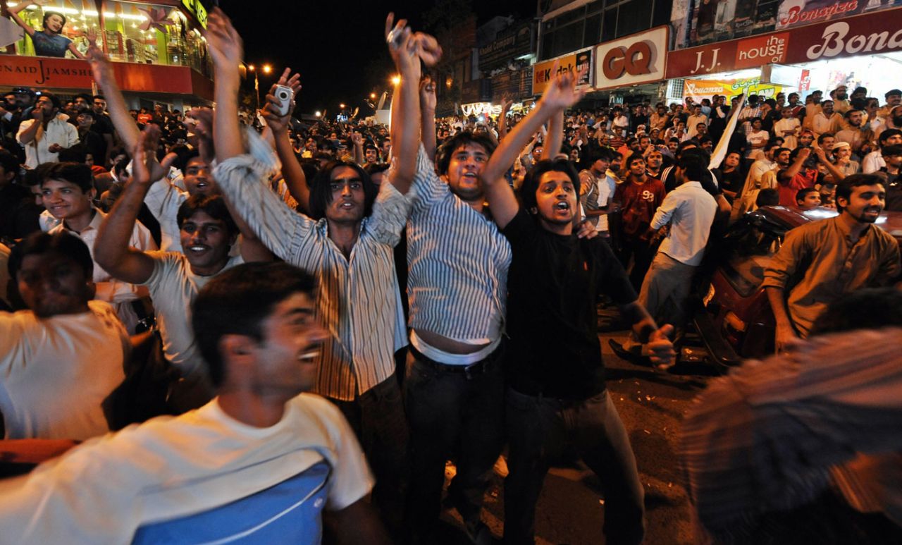 Pakistani fans celebrate the World Twenty20 win in Islamabad, June 21, 2009 