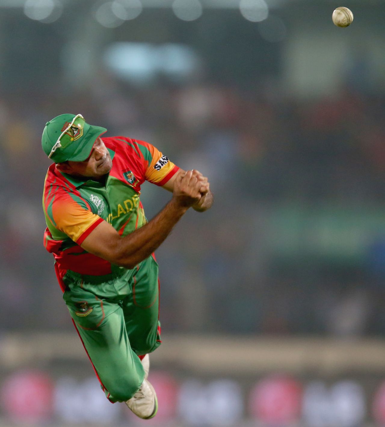 Ziaur Rahman is not able to hold on to a tough chance, Bangladesh v West Indies, World T20, Group 2, Mirpur, March 25, 2014