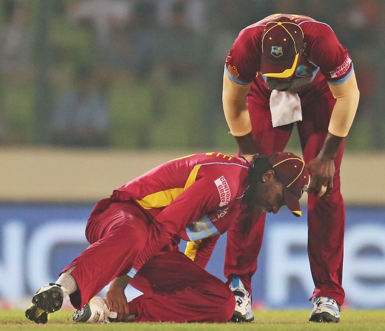 Chris Gayle hurt himself in the field, Sri Lanka v West Indies, World T20, semi-final, Mirpur, April 3, 2014