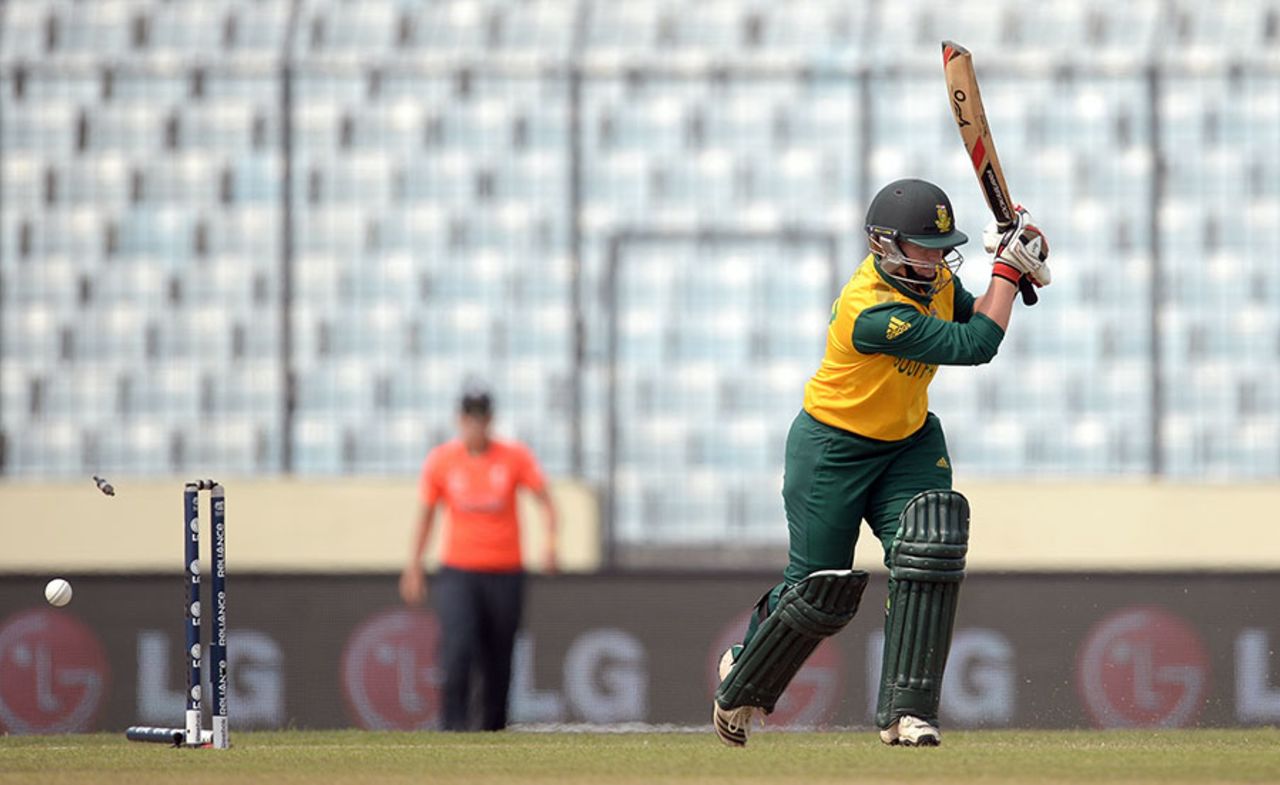 Lizelle Lee has her stumps rearranged by Anya Shrubsole, England v South Africa, Women's World T20, semi-finals, Mirpur, April 4, 2014