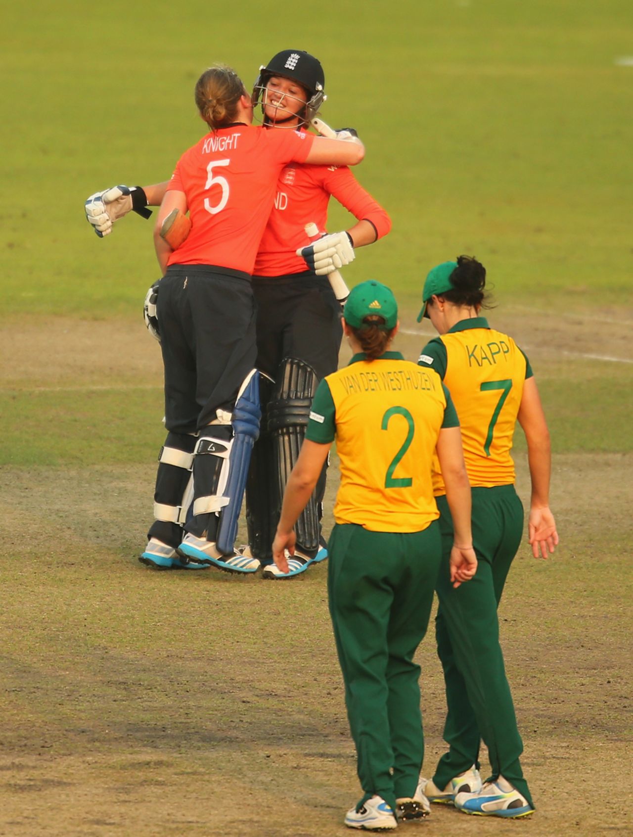 England eased to a nine-wicket win to make the final, England v South Africa, Women's World T20, semi-finals, Mirpur, April 4, 2014