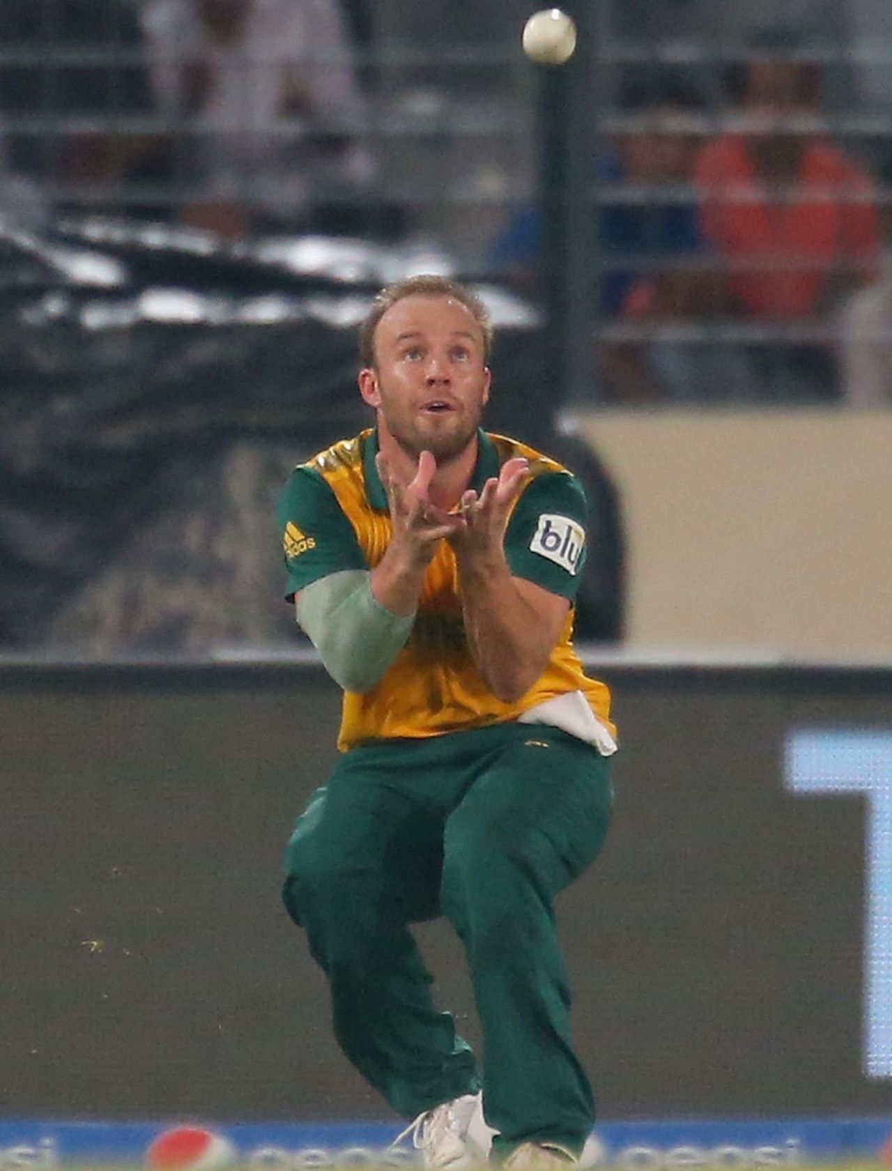 AB de Villiers readies himself for a catch, India v South Africa, World T20, semi-final, Mirpur, April 4, 2014
