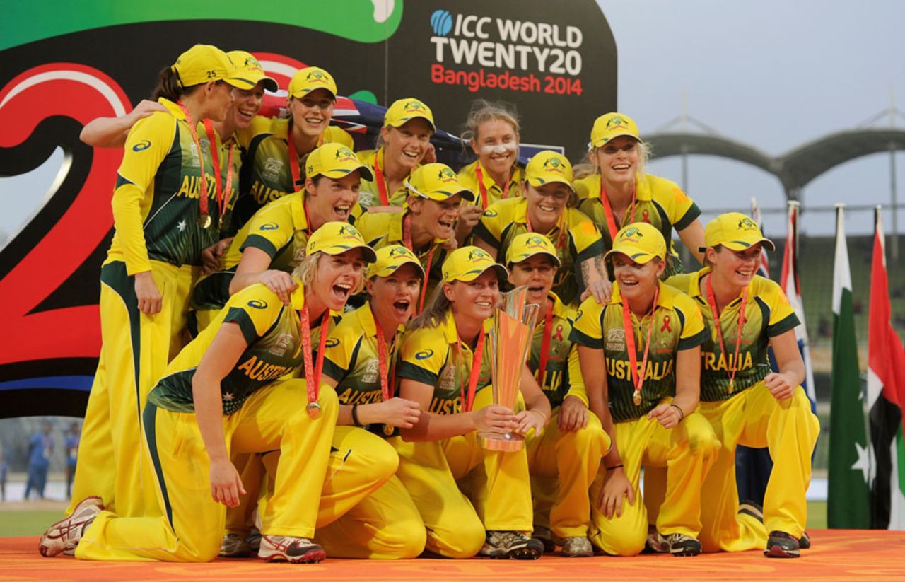 Meg Lanning lifts the World T20 trophy with her team, Australia v England, Women's World T20, final, April 6, 2014