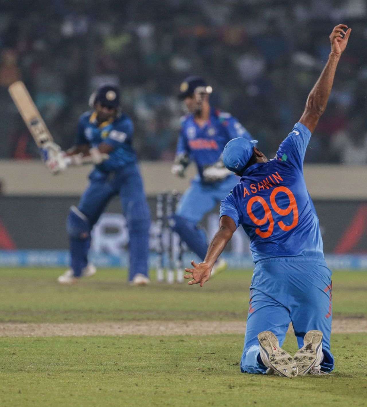 R Ashwin takes a catch to dismiss Mahela Jayawardene, India v Sri Lanka, final, World T20, Mirpur, April 6, 2014