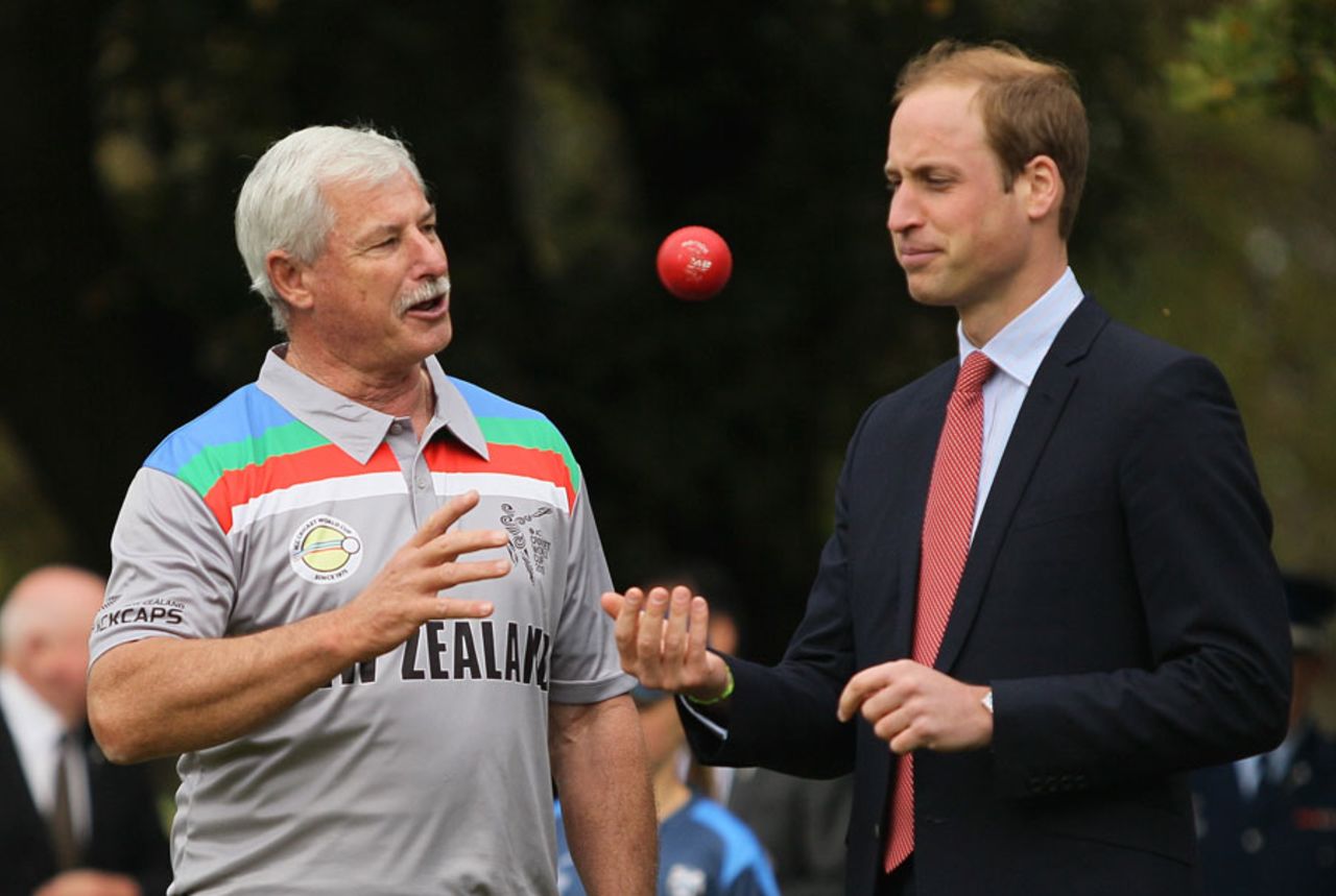 Sir Richard Hadlee gives Prince William some bowling tips, April 14, 2014