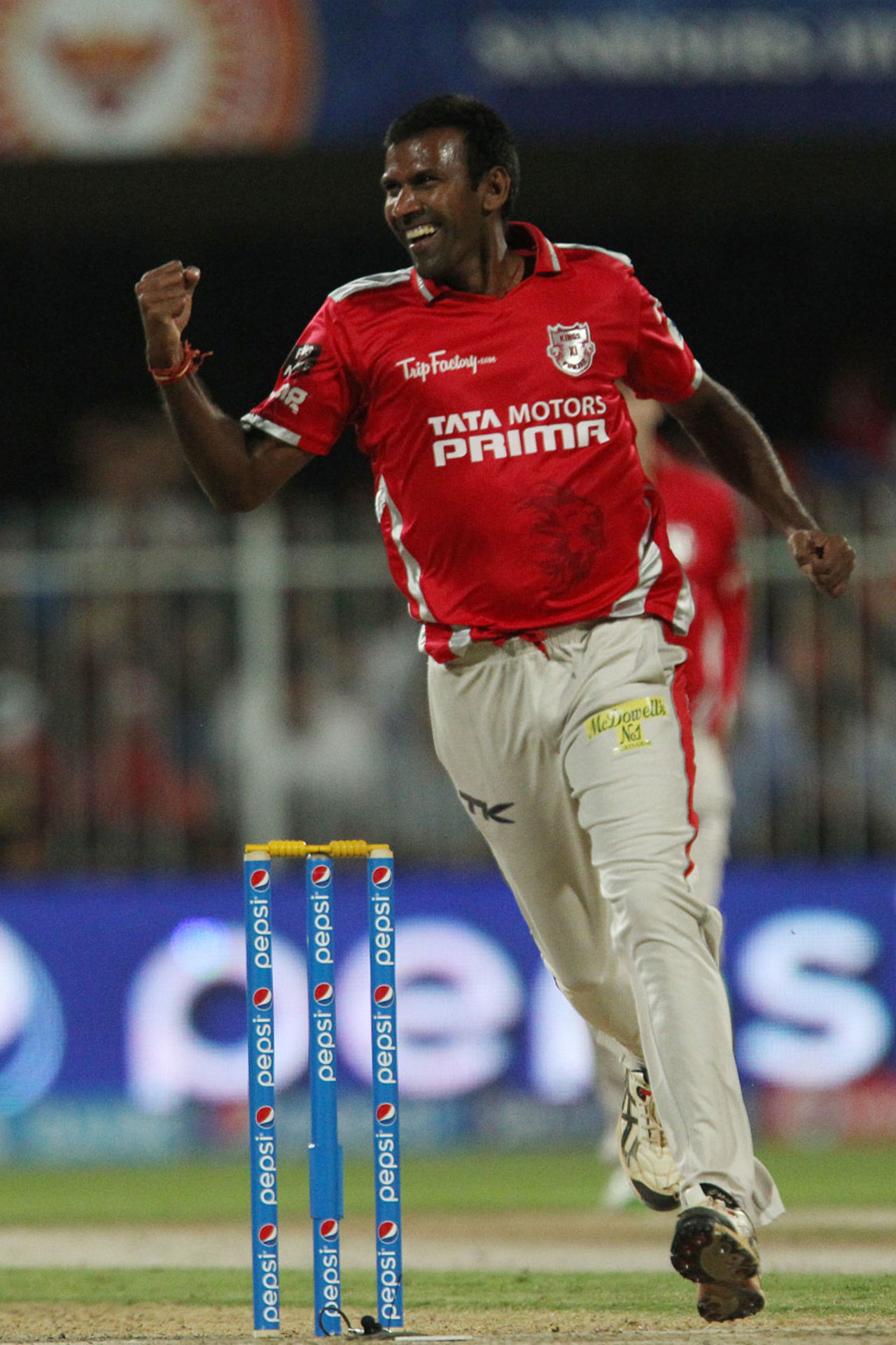 L Balaji delivered a double blow in the fifth over, Kings XI Punjab v Sunrisers Hyderabad, IPL 2014, Sharjah, April 22, 2014