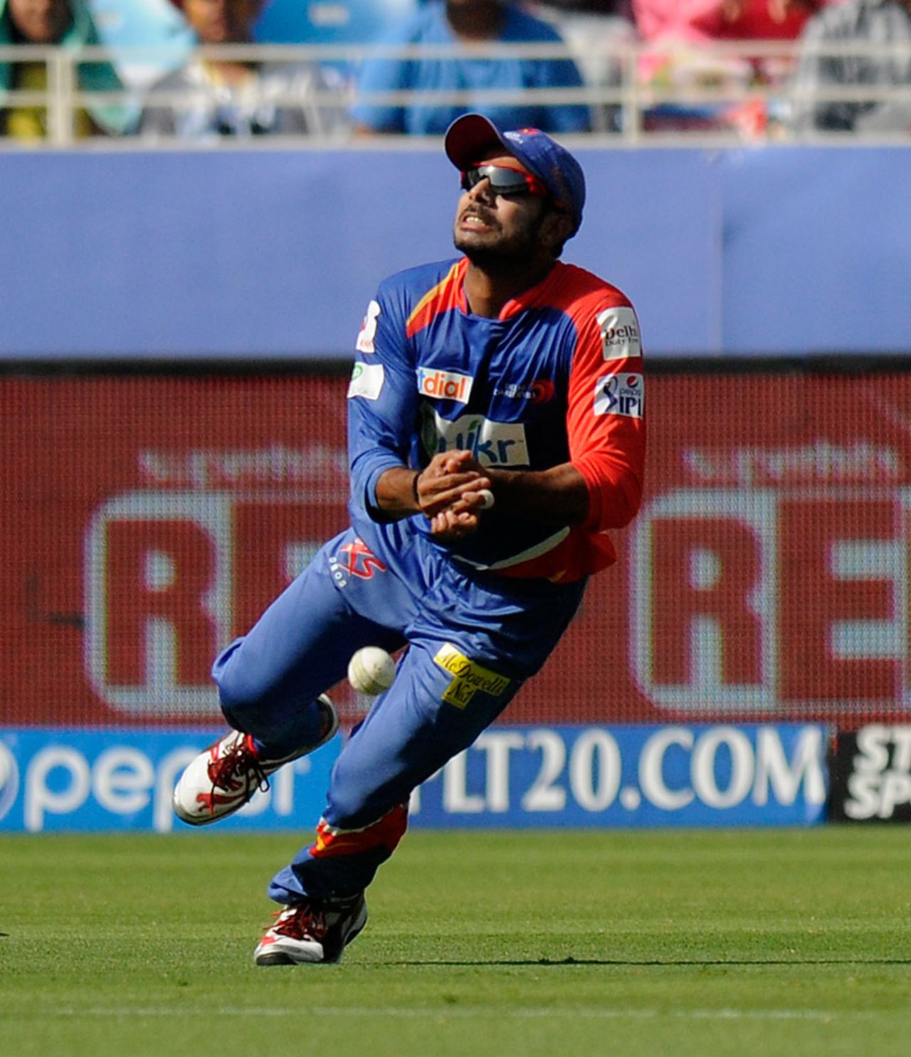 Manoj Tiwary had a poor outing in the field, Sunrisers Hyderabad v Delhi Daredevils, IPL 2014, Dubai, April 25, 2014
