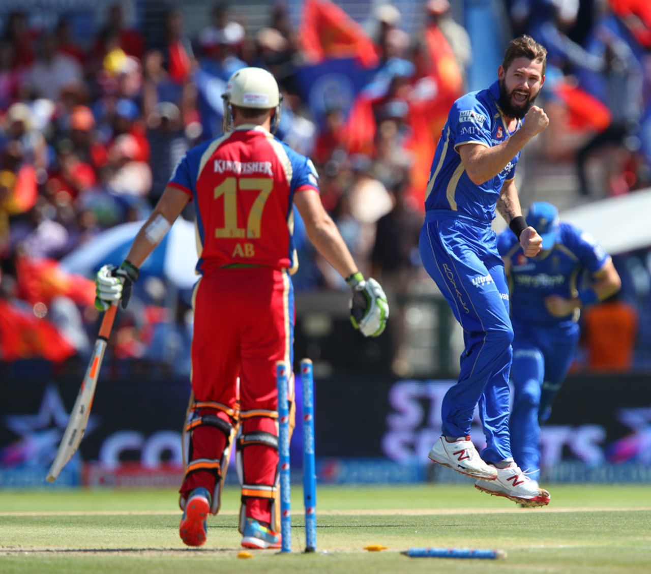 Kane Richardson picked up two wickets from his first two deliveries, Royals v Royal Challengers, IPL 2014, Abu Dhabi, April 26, 2014