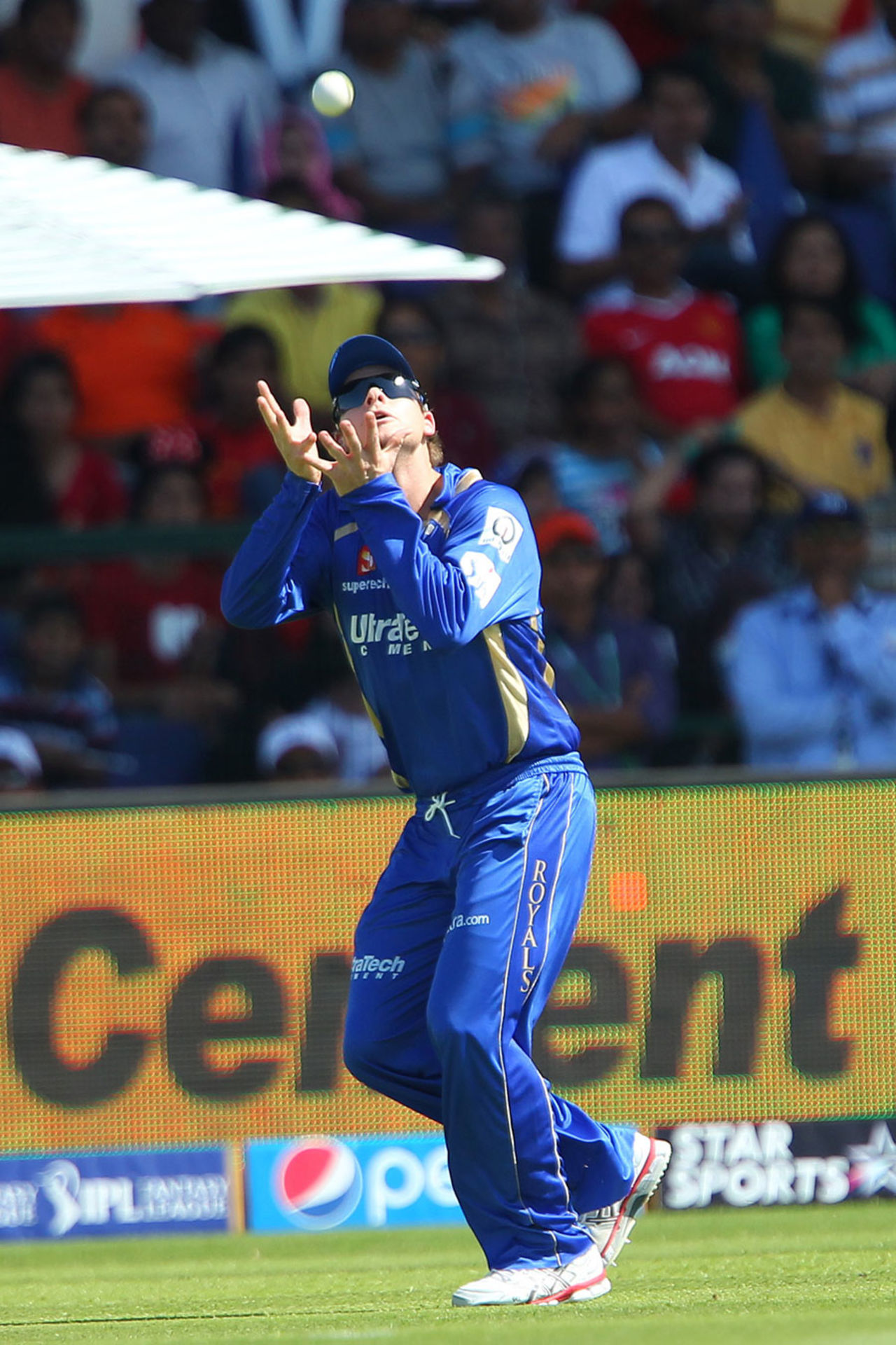 Steve Smith takes the catch to dismiss Albie Morkel, Royals v Royal Challengers, IPL 2014, Abu Dhabi, April 26, 2014