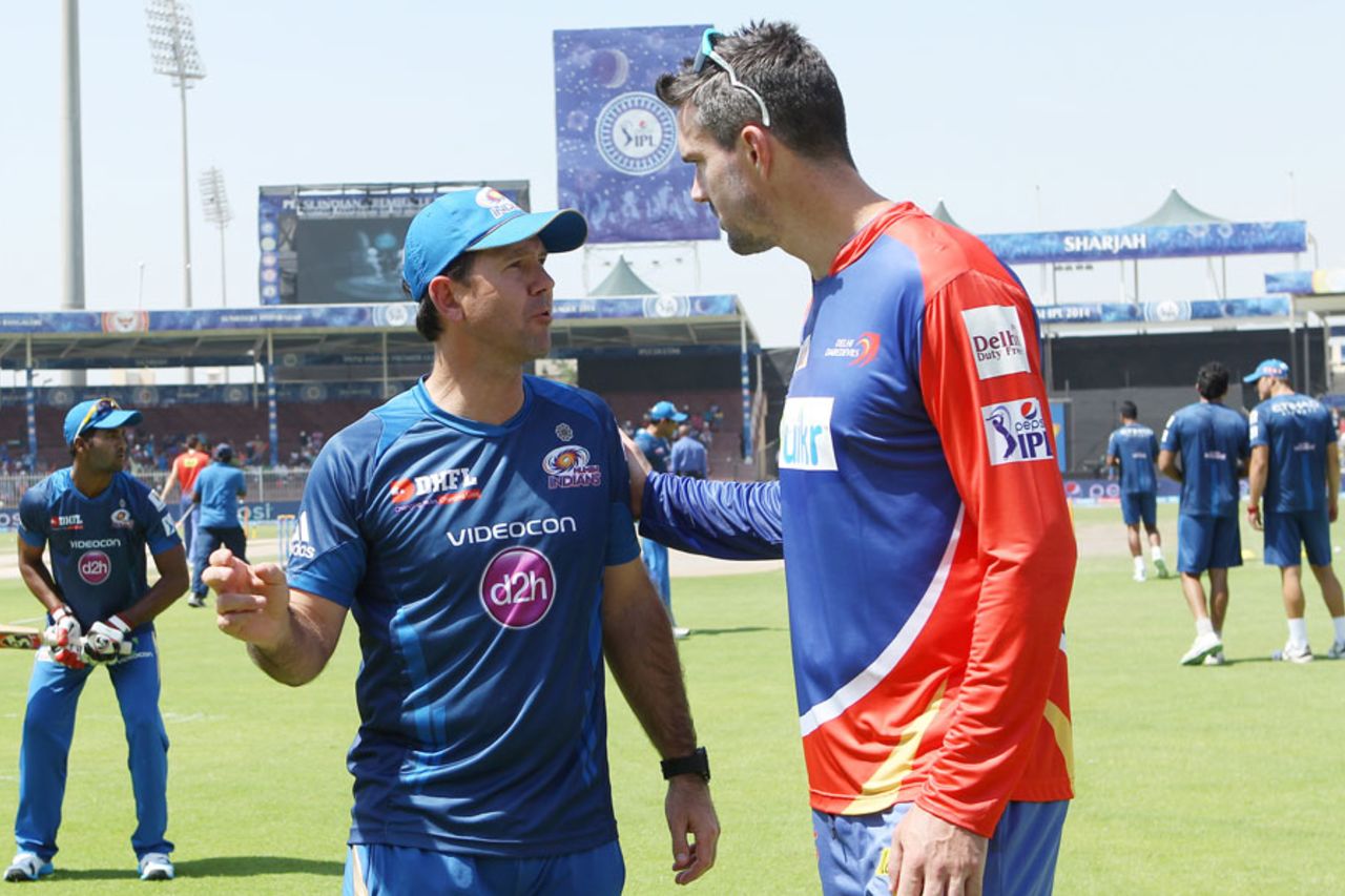 Ricky Ponting and Kevin Pietersen engage in conversation, Daredevils v Mumbai Indians, IPL 2014, Sharjah, April 27, 2014