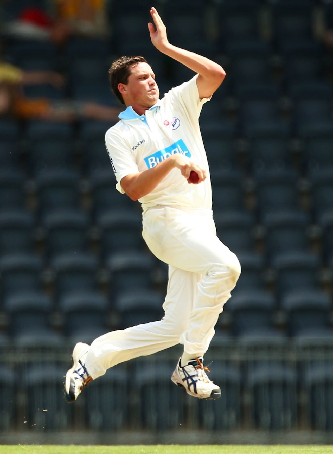 Chris Tremain leaps into delivery stride, NSW v Western Australia, Sheffield Shield, Blacktown, January 24, 2013