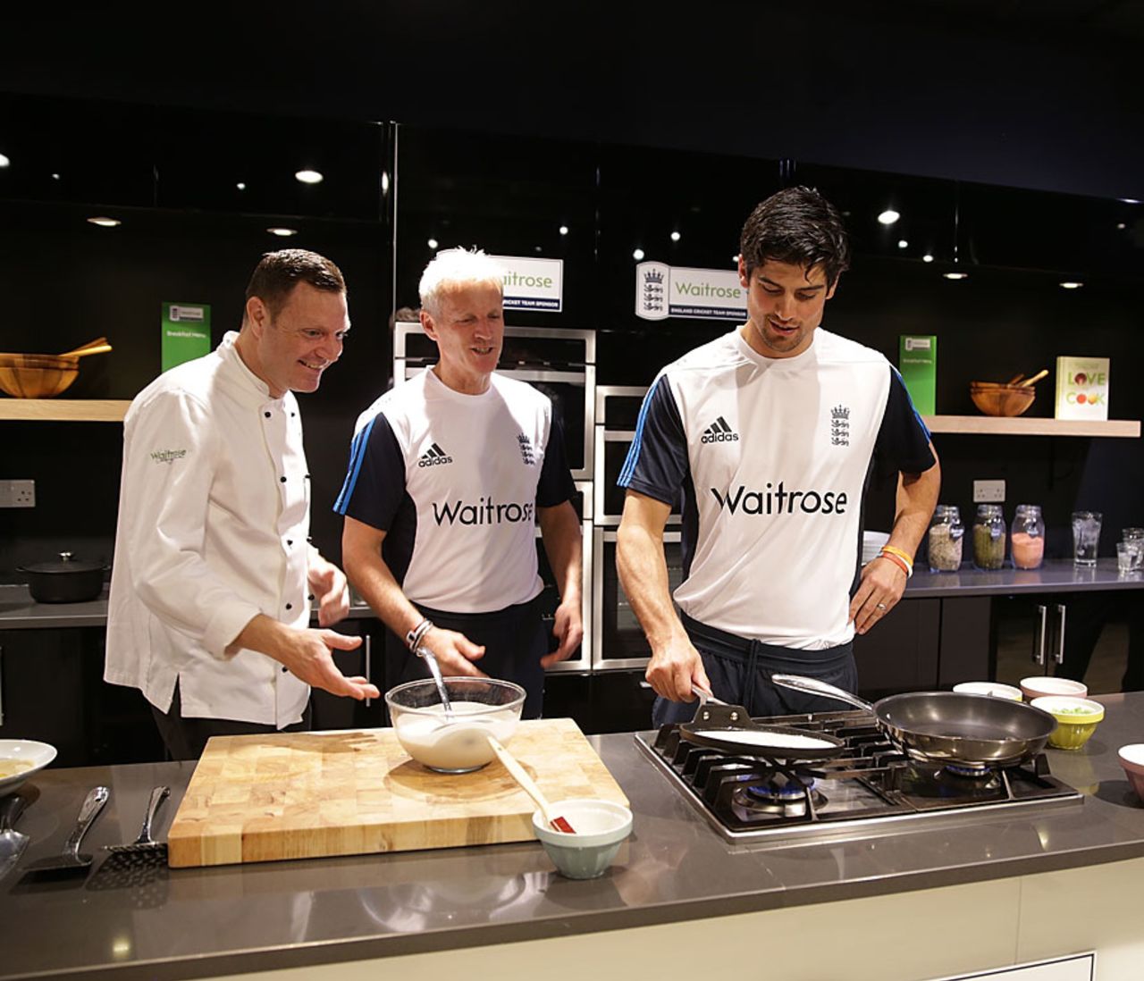 Peter Moores and Alastair Cook prepare breakfast, London, May 1, 2014