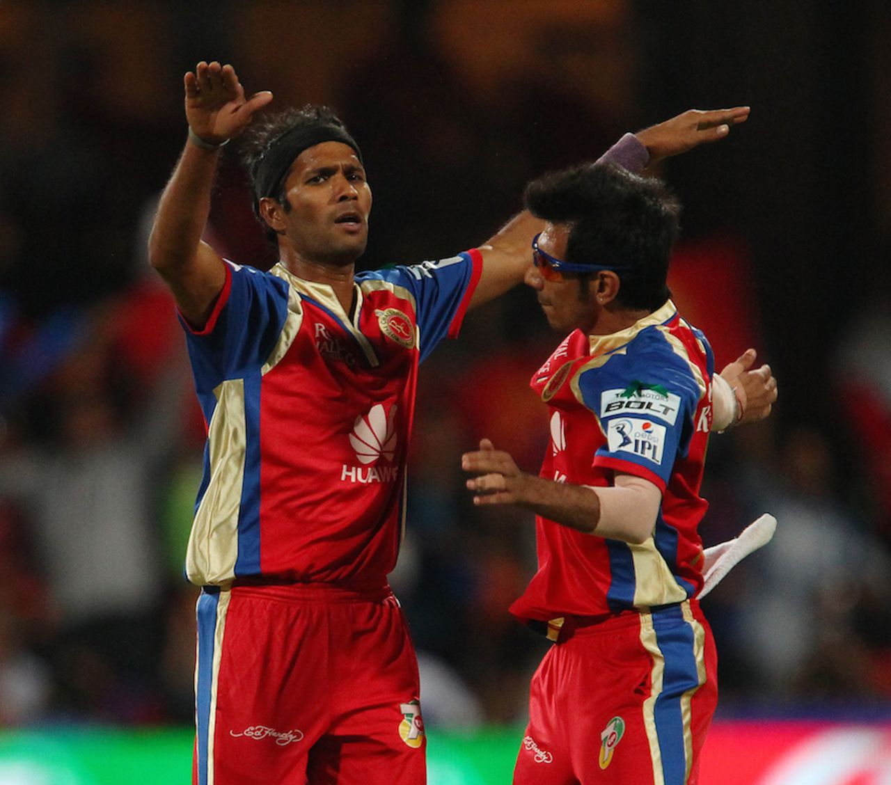 Ashok Dinda celebrates the wicket of KL Rahul, Royal Challengers Bangalore v Sunrisers Hyderabad, IPL, Bangalore, May 4, 2014