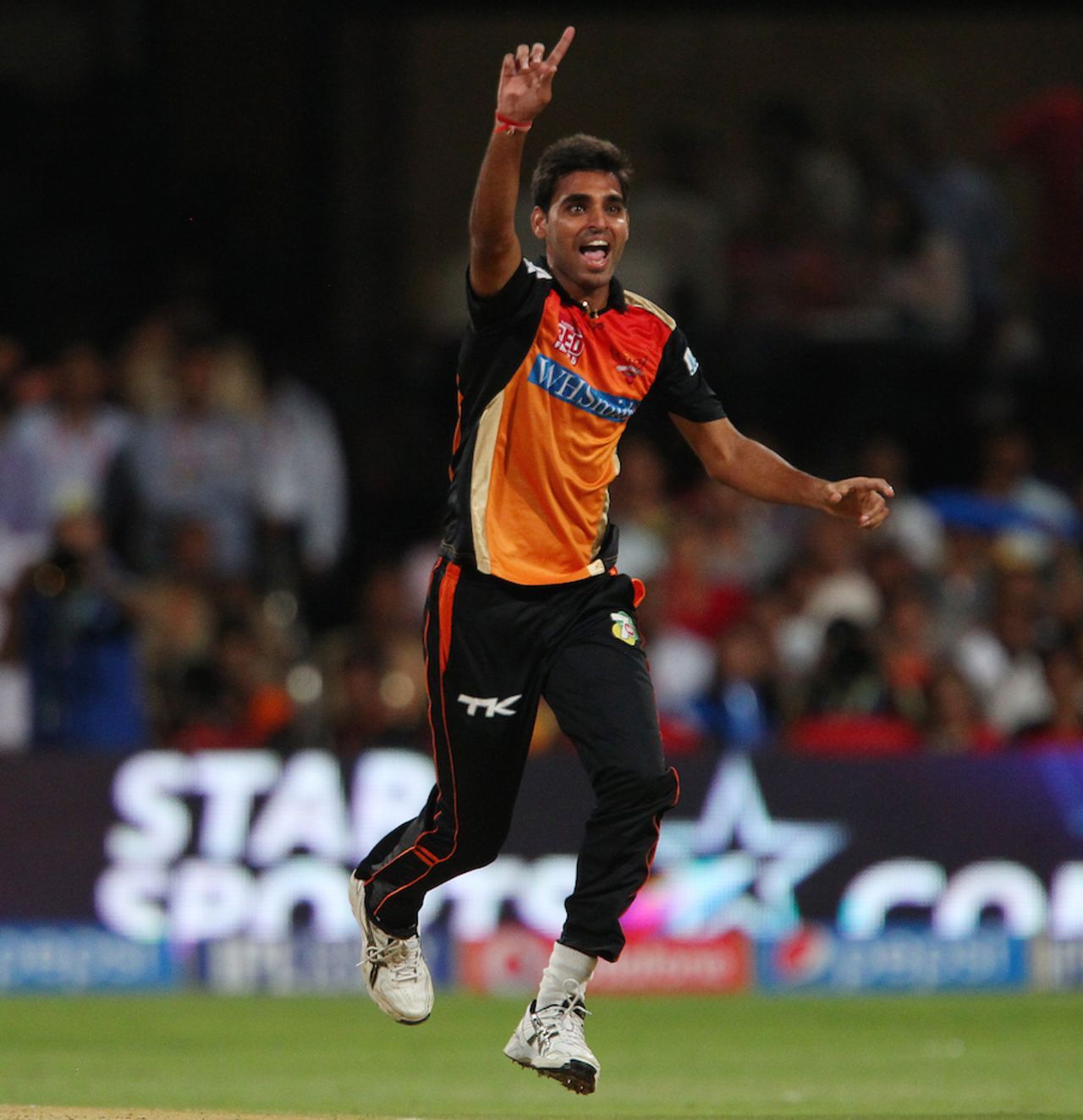 Bhuvneshwar Kumar struck twice in his first over, Royal Challengers Bangalore v Sunrisers Hyderabad, IPL, Bangalore, May 4, 2014