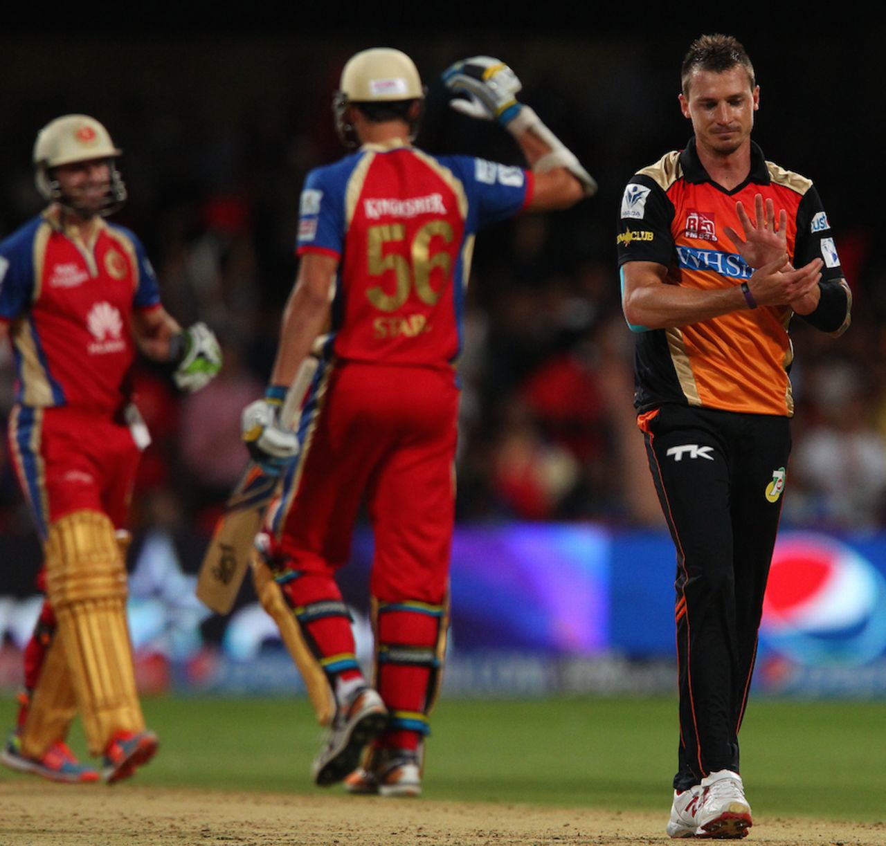 Dale Steyn could only appreciate as AB de Villiers tore into his last over, Royal Challengers Bangalore v Sunrisers Hyderabad, IPL, Bangalore, May 4, 2014