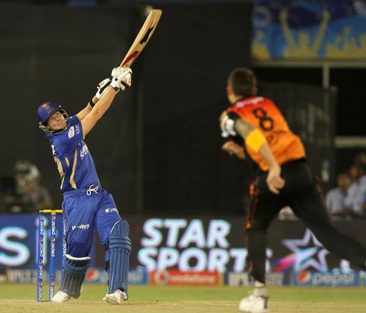 Steven Smith top-edges an attempted slog, Rajasthan Royals v Sunrisers Hyderabad, IPL, Ahmedabad, May 8, 2014