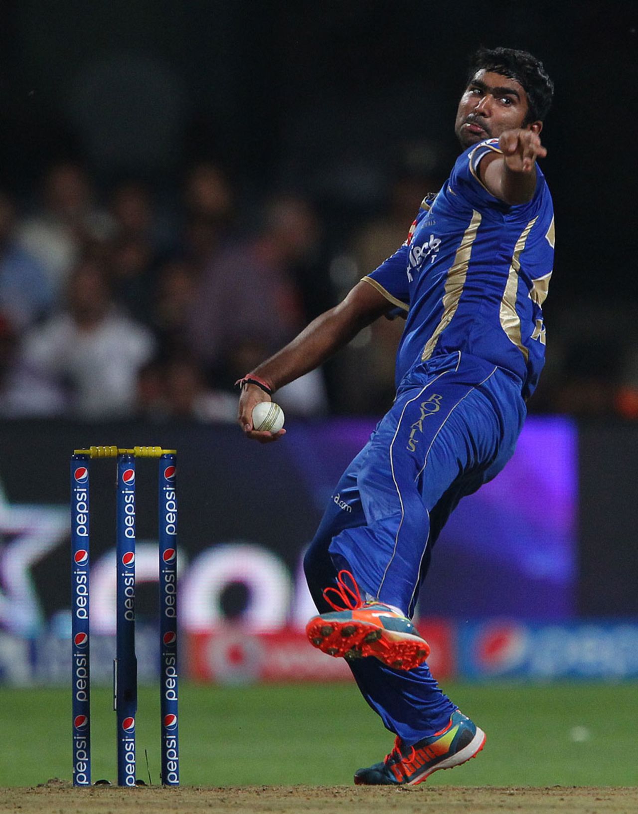 Rahul Tewatia has a bowl, Royal Challengers Bangalore v Rajasthan Royals, IPL 2014, Bangalore, May 11, 2014