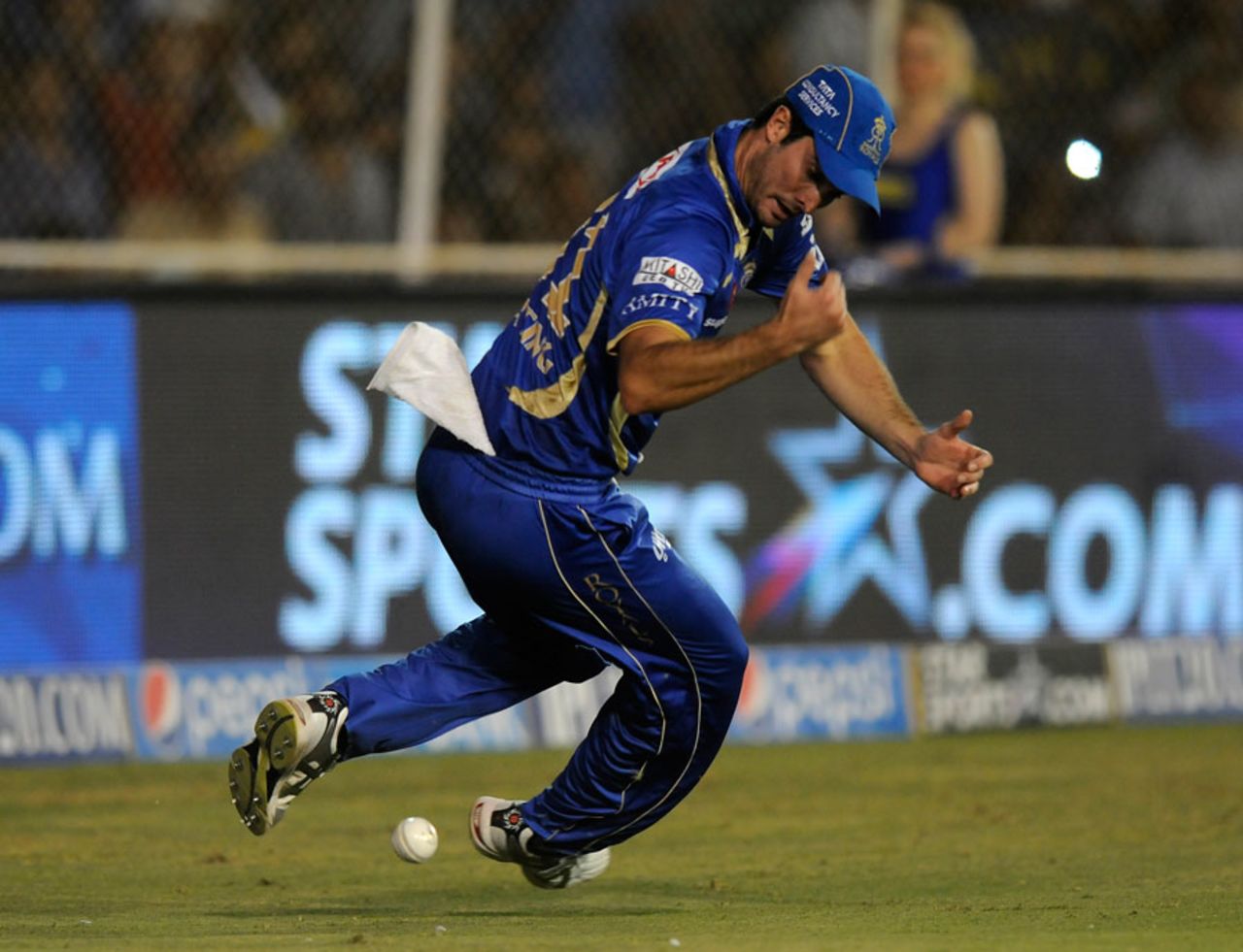 Ben Cutting shelled a catch in the deep, Rajasthan Royals v Delhi Daredevils, IPL 2014, Ahmedabad, May 15, 2014