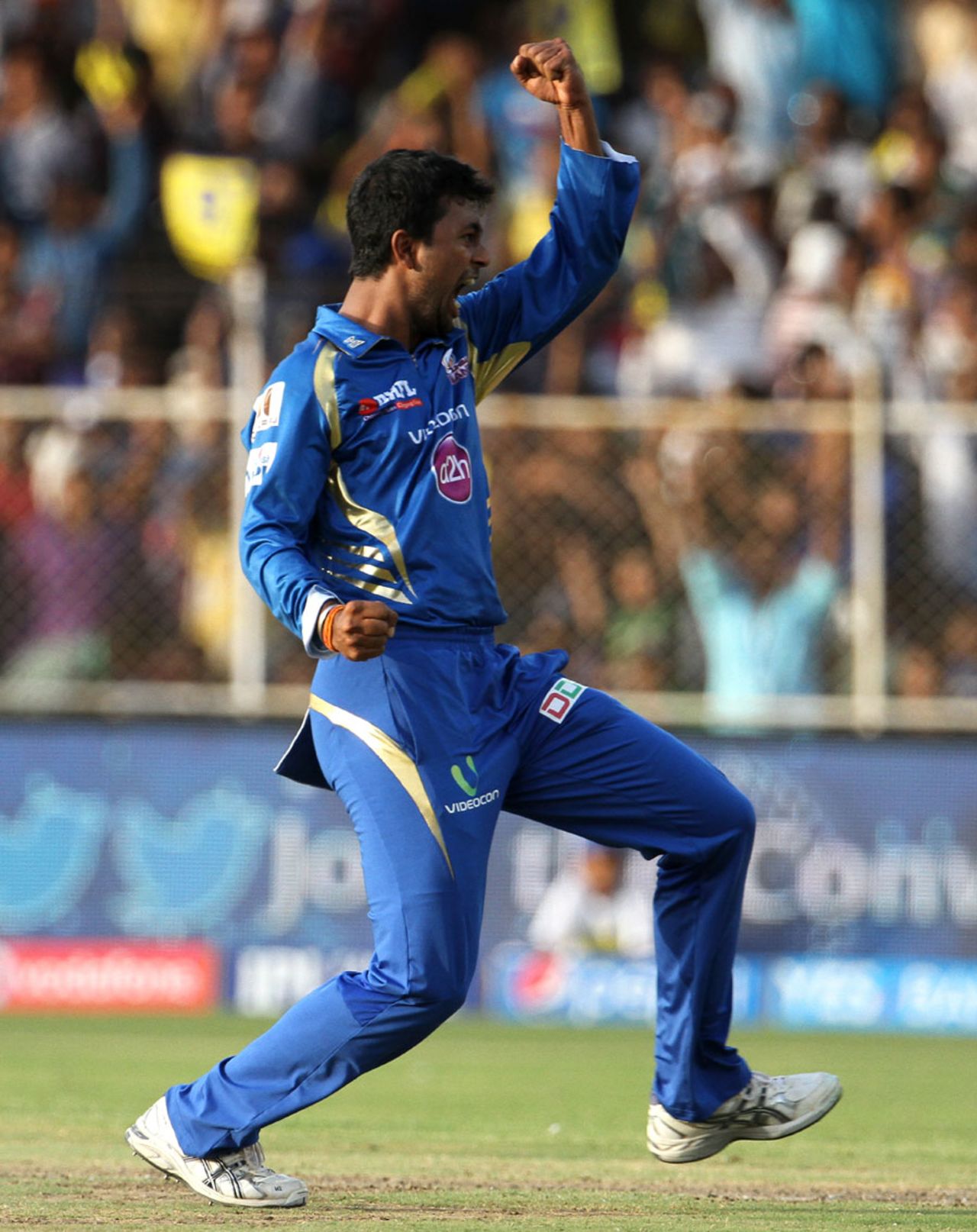 Pragyan Ojha is thrilled with the wicket of Shane Watson, Rajasthan Royals v Mumbai Indians, IPL 2014, Ahmedabad, May 19, 2014