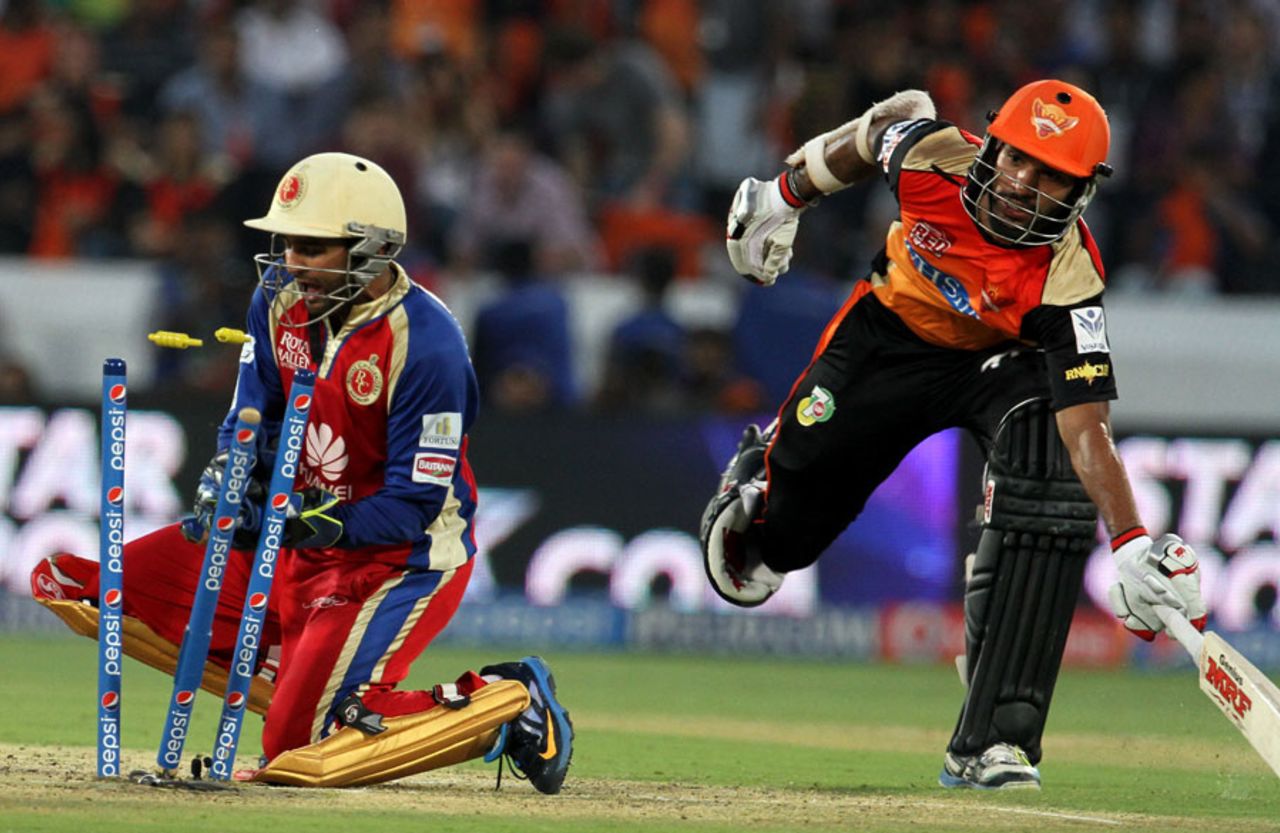 Shikhar Dhawan was run-out for 50, Sunrisers Hyderabad v Royal Challengers Bangalore, IPL 2014, Hyderabad, May 20, 2014