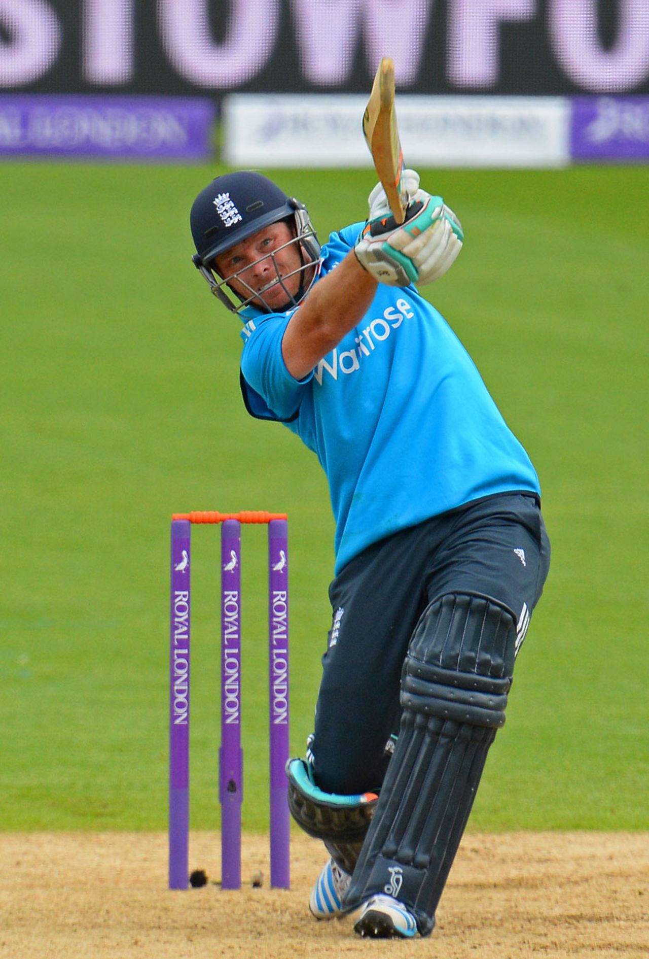 Ian Bell hit one straight six, England v Sri Lanka, 1st ODI, The Oval, May 22, 2014
