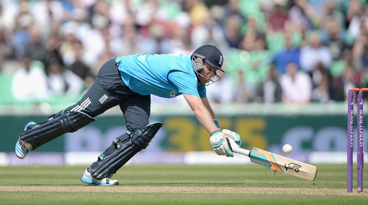 Ian Bell dives to make his ground coming back for a second, England v Sri Lanka, 1st ODI, The Oval, May 22, 2014