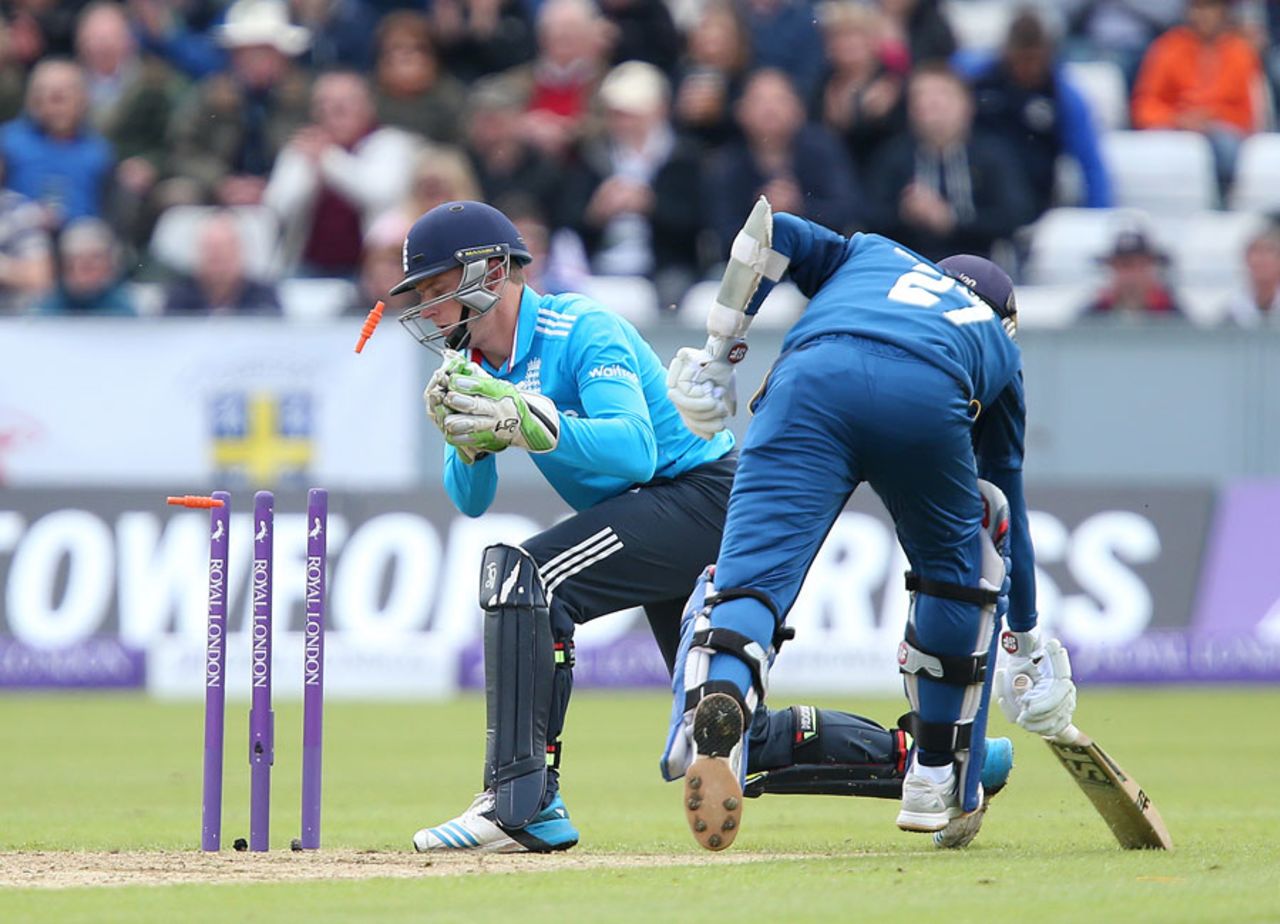 Mahela Jayawardene was run out coming back for a third, England v Sri Lanka, 2nd ODI, Chester-le-Street, May 25, 2014