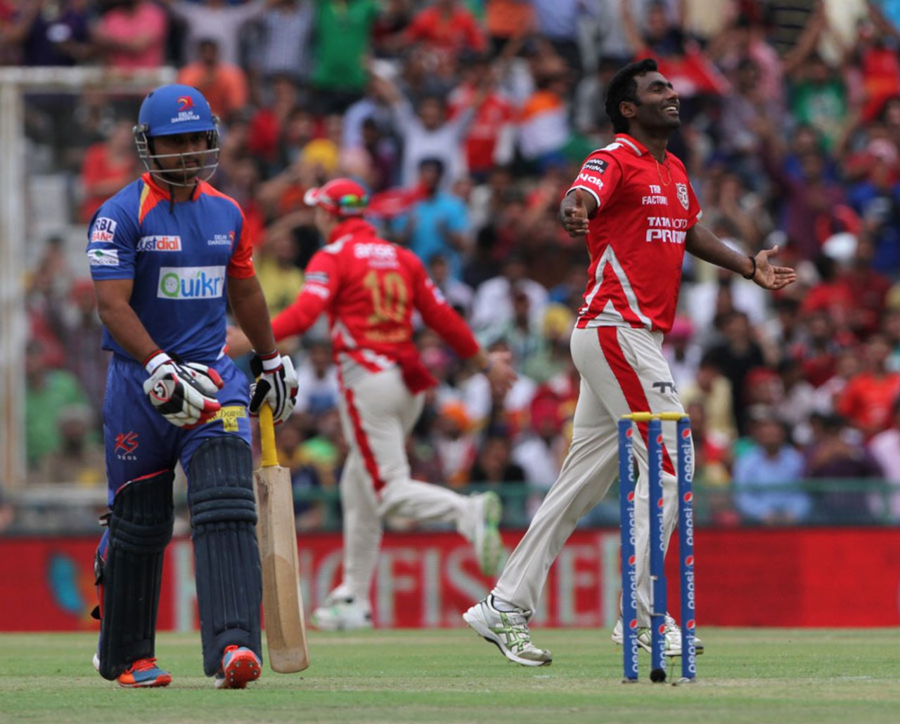 Parvinder Awana picked up two wickets in the sixth over, Kings XI Punjab v Delhi Daredevils, IPL 2014, Mohali, May 25, 2014
